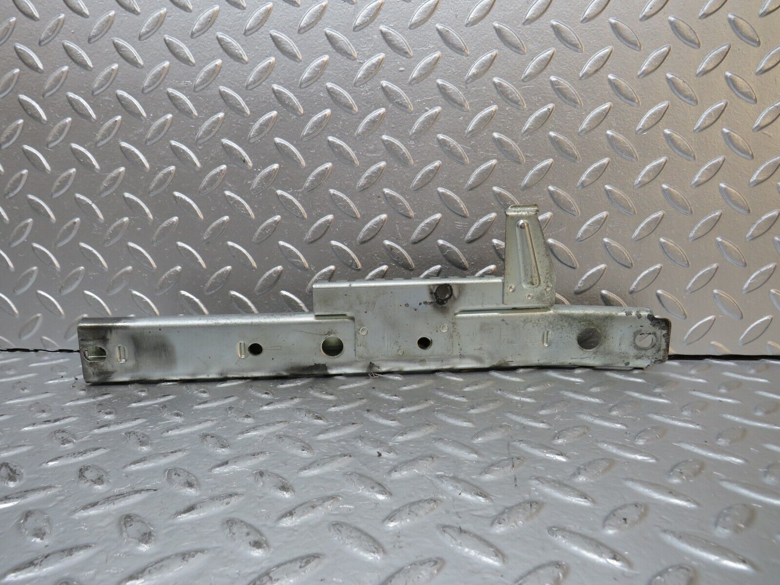 31173 Mercedes-Benz W123 230E Front Right Seat Rail