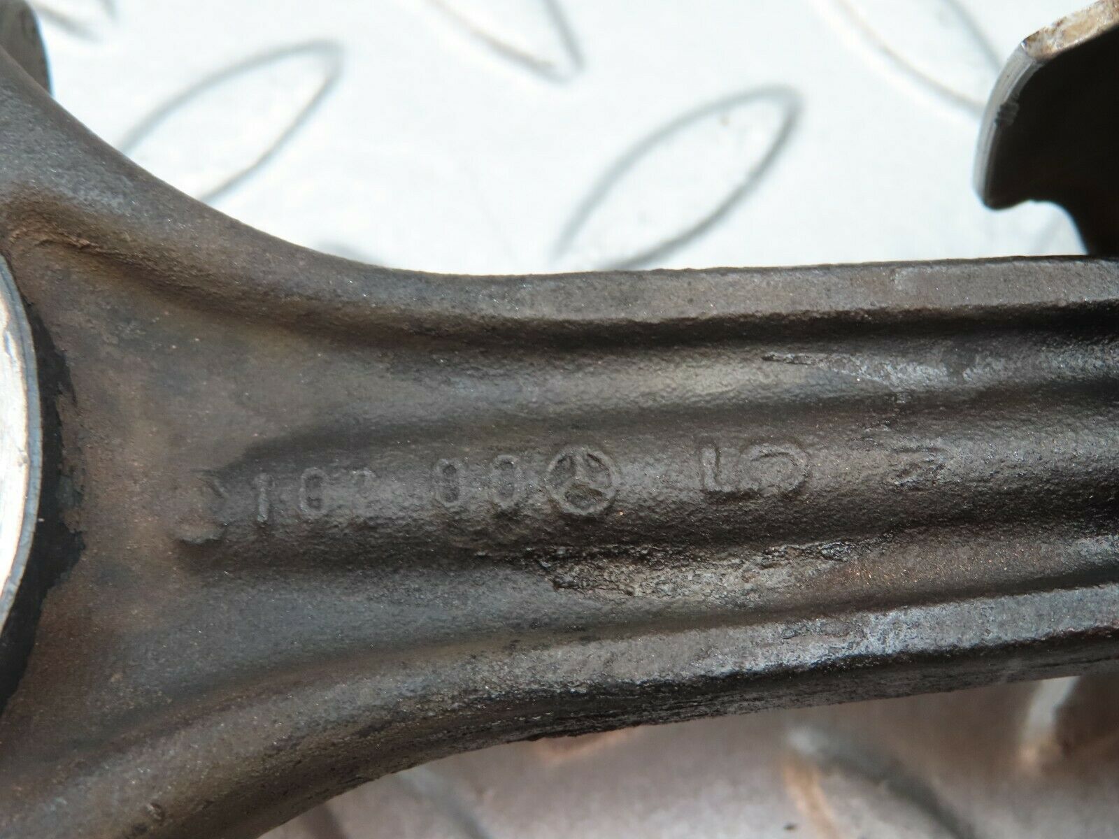 3951 Mercedes-Benz S123 200T Wagon Piston With Connecting Rod 88.985 mm