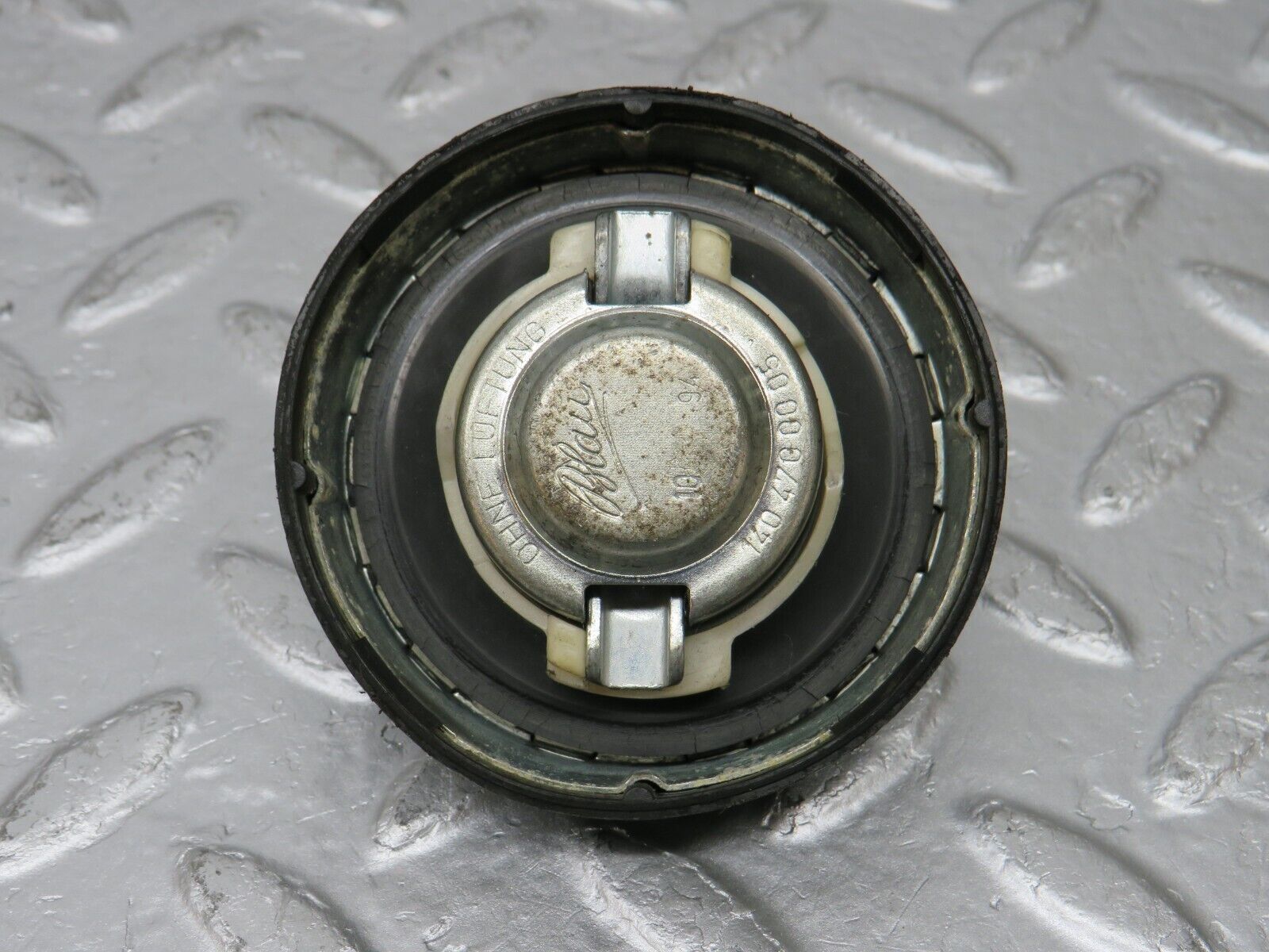 33286 Mercedes-Benz W202 C180 Fuel Tank Filling Pipe & Cap 2024700320