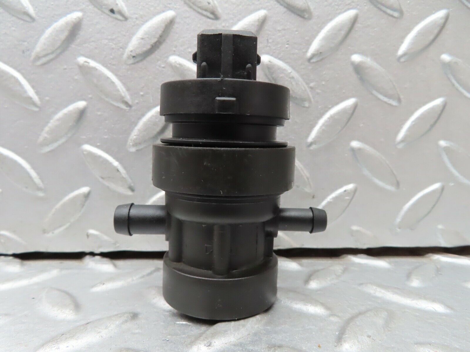 19447 Mercedes-Benz C140 CL420 Coupe Vacuum Valve 0004702093