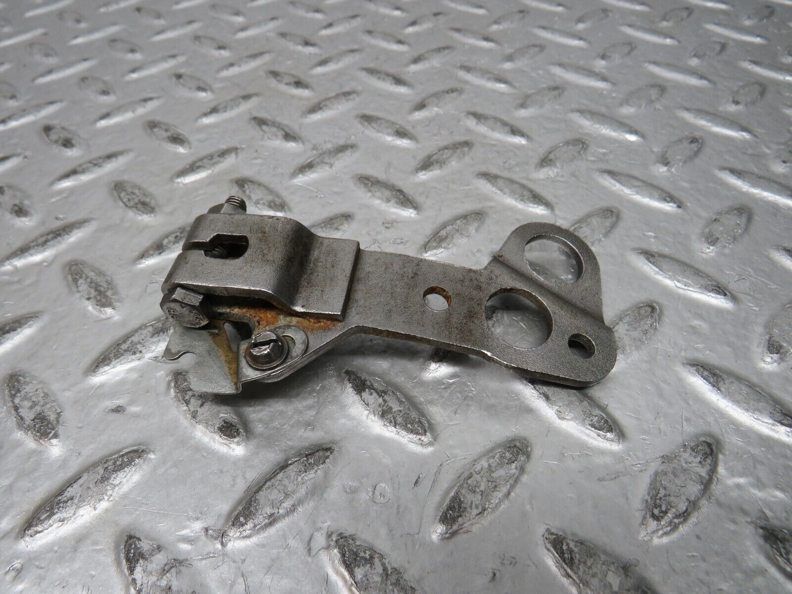 28191 Mercedes-Benz W123 280E Gearbox Linkage Bracket