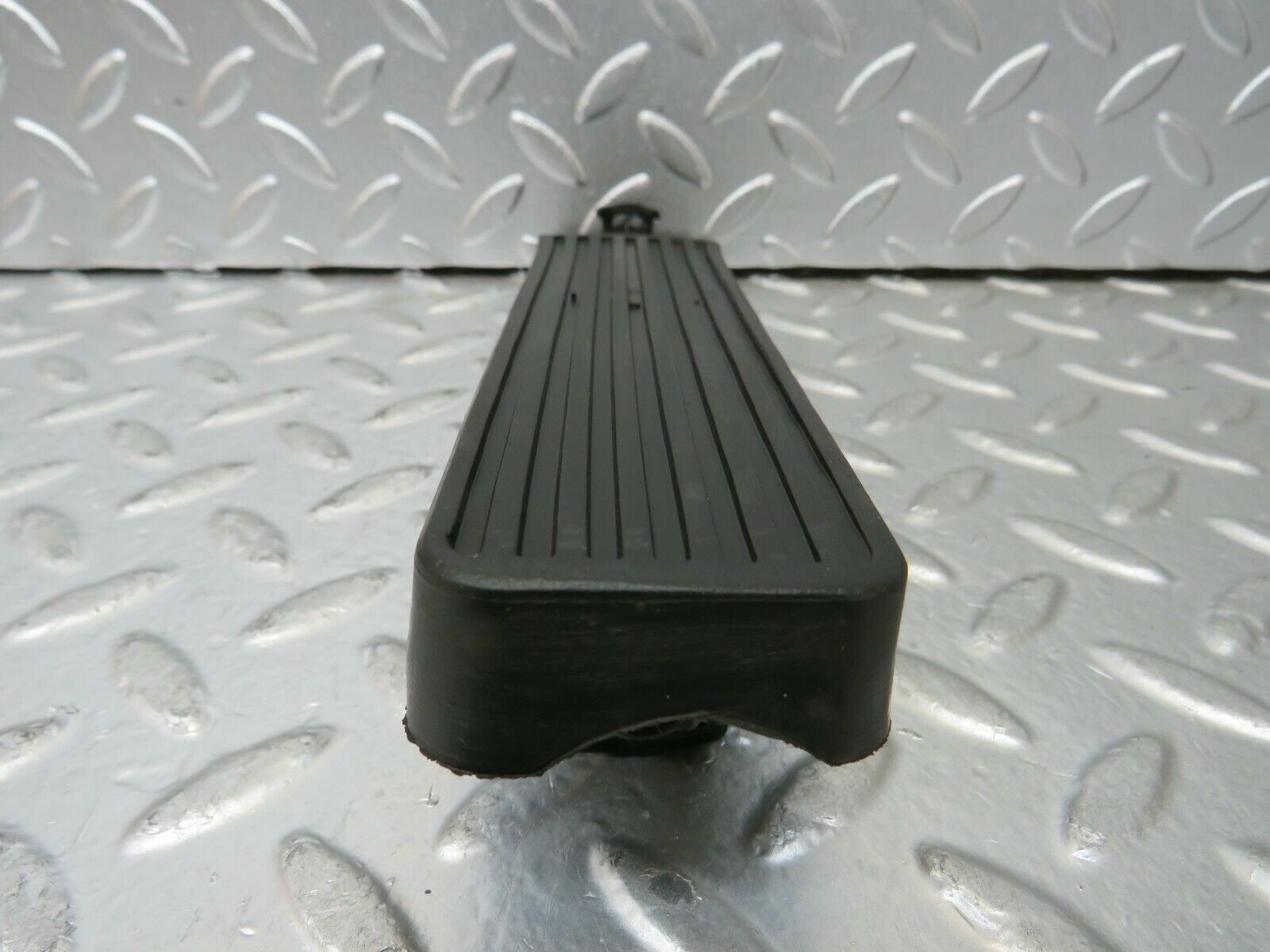 23358 Mercedes-Benz W116 350SE Accelerator Pedal With Rubber 1163010182