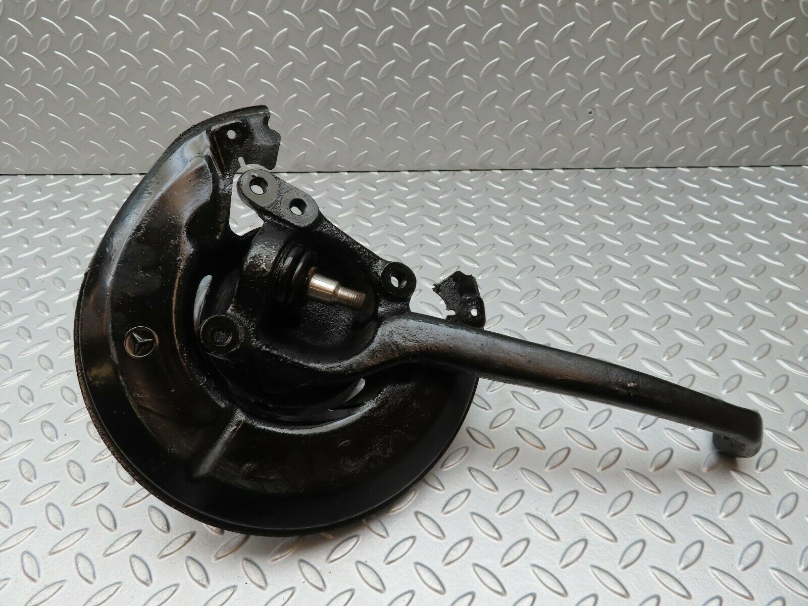 4128 Mercedes-Benz V123 240D LWB Wheel Hub Front Left