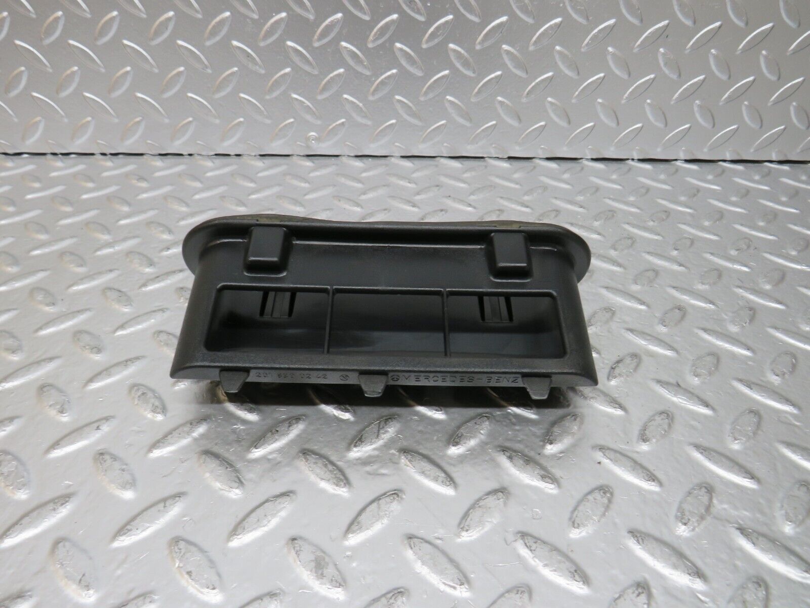 25245 Mercedes-Benz W201 190D Trunk Breather Ventilation Valve 2018300242