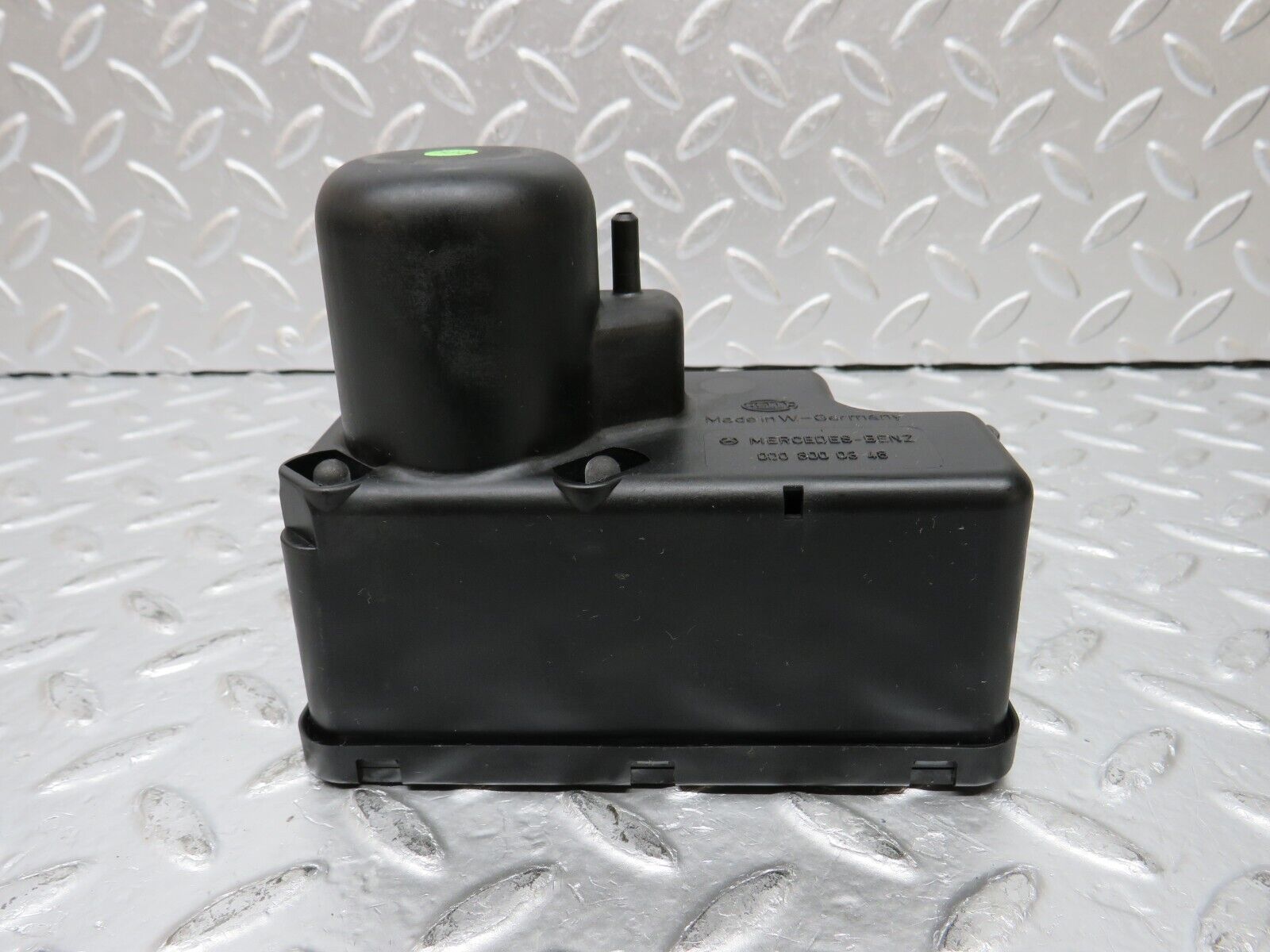 30623 Mercedes-Benz W201 190E 2.0L Central Locking Pump Hella 0008000348
