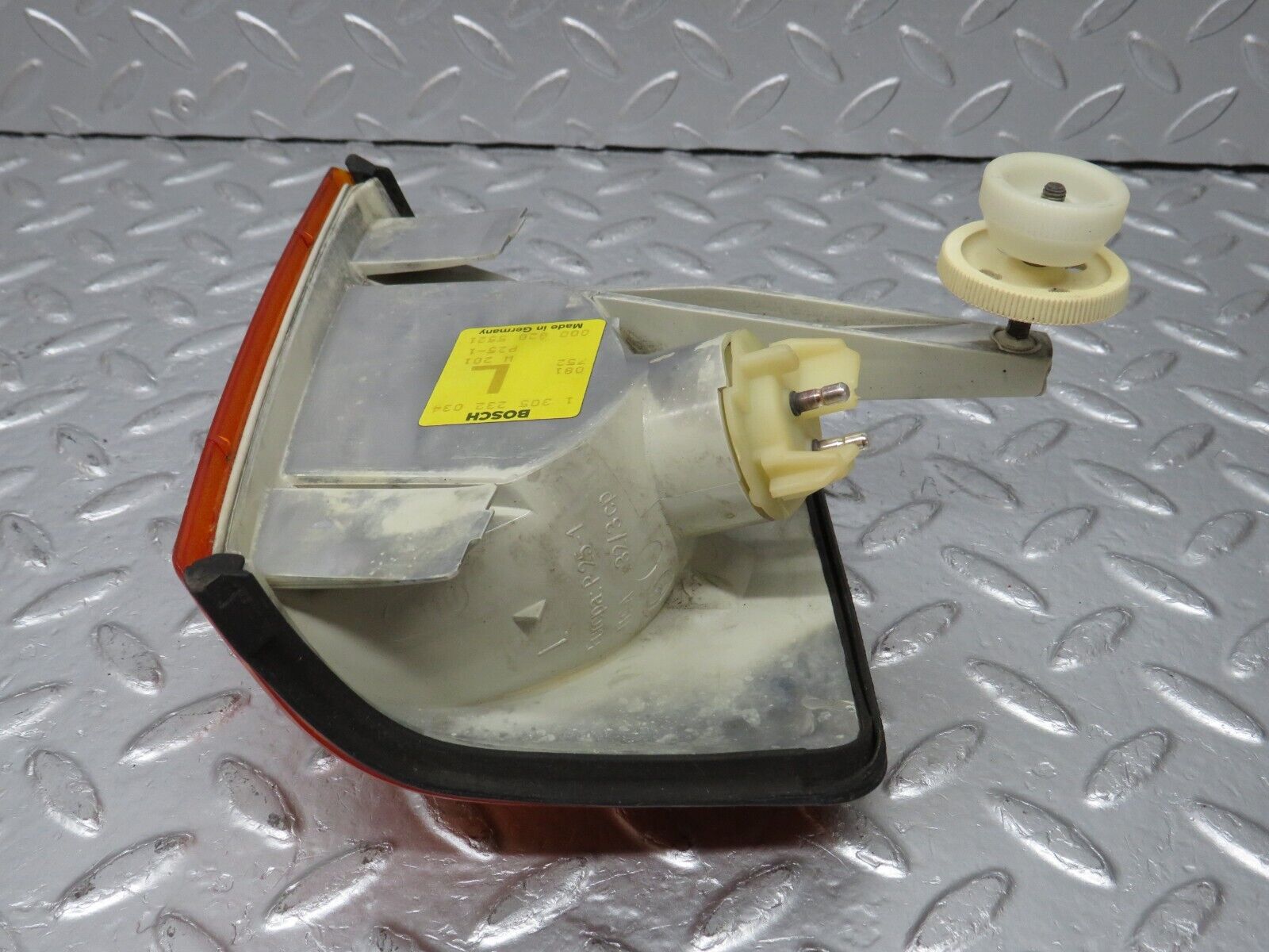 33678 Mercedes-Benz W201 190E 2.0L Indicator Light Front Left Bosch 1305232034