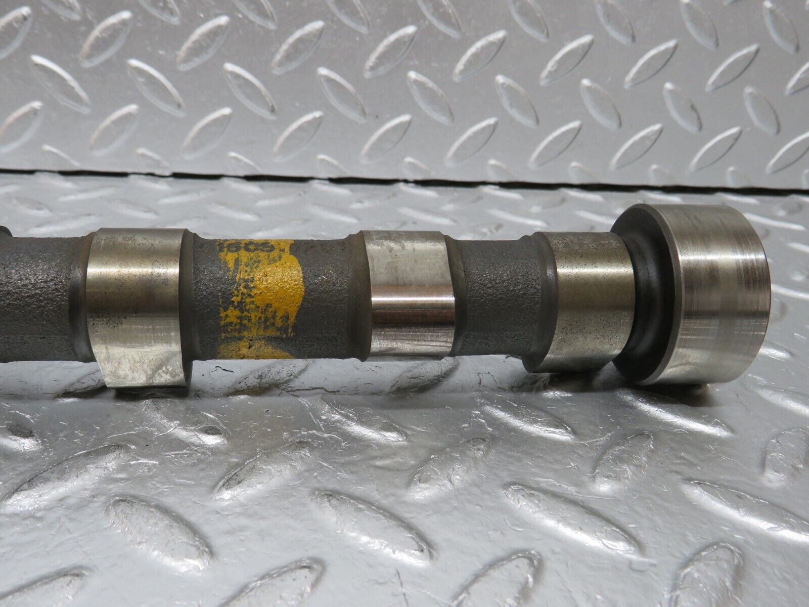 0878 Mercedes-Benz W123 240D Camshaft 6160510201