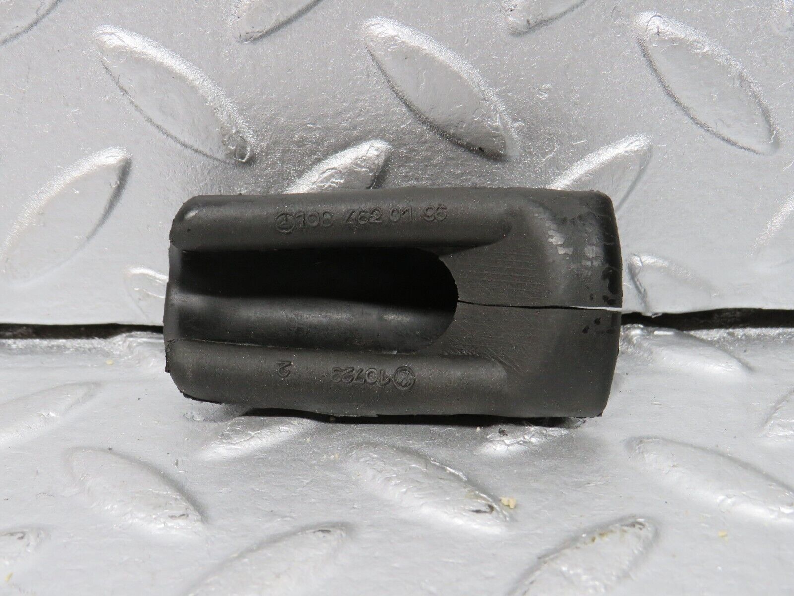 40479 Mercedes-Benz W110 230 Steering Column Rubber 1084620196