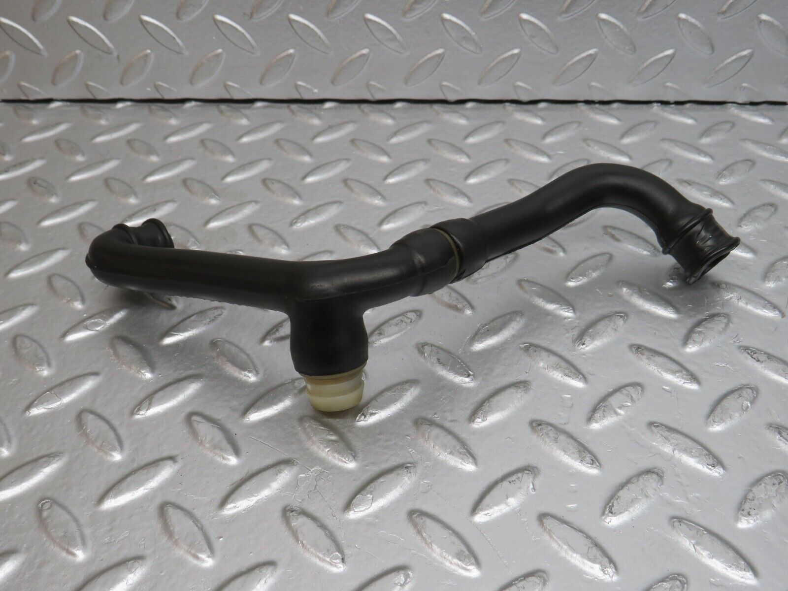 32166 Mercedes-Benz W123 230E Air Intake Pipe 1020941782 1020941682