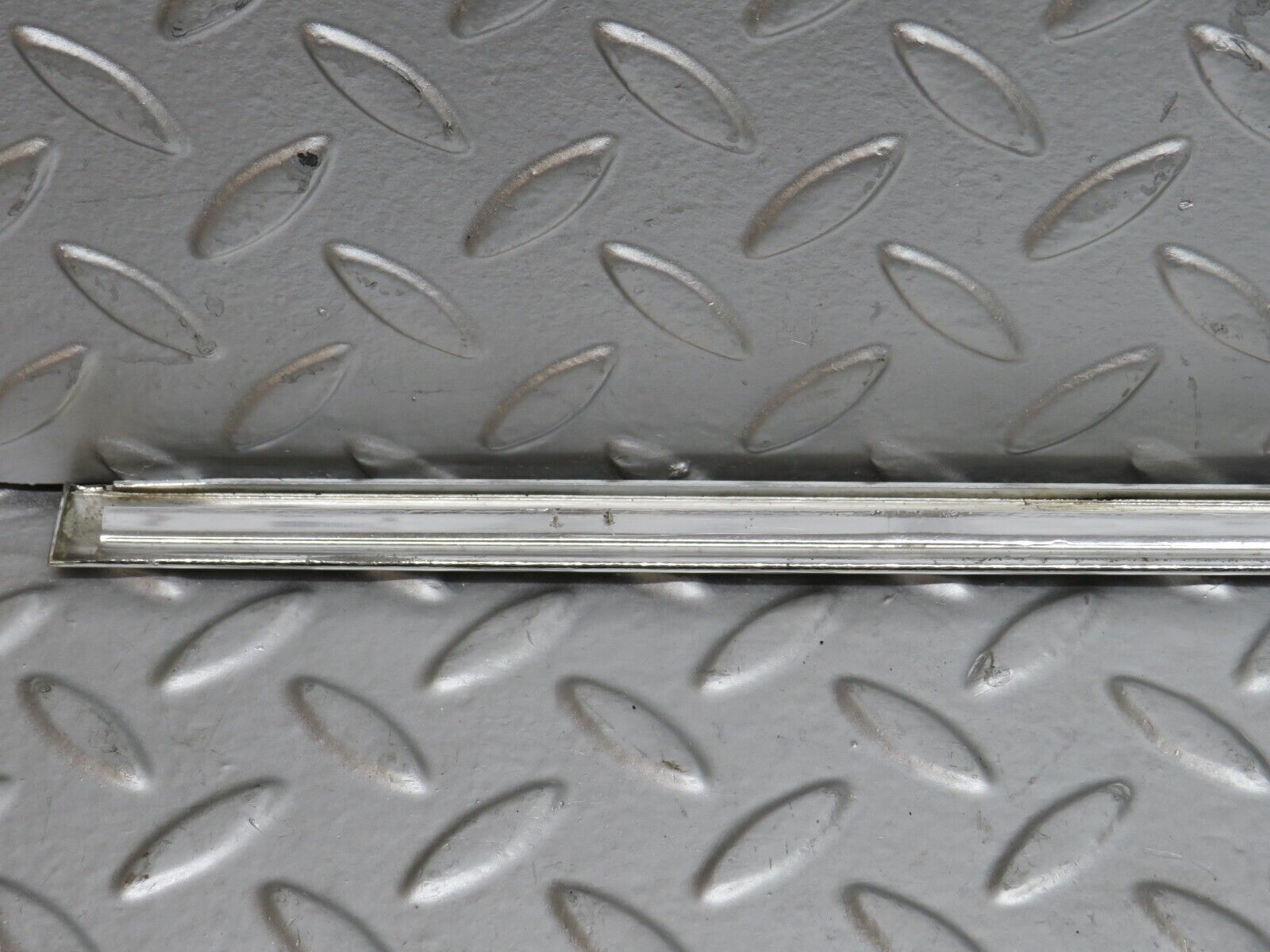 28471 Mercedes-Benz S123 240D Wagon Front Right Door Chrome Moulding Trim