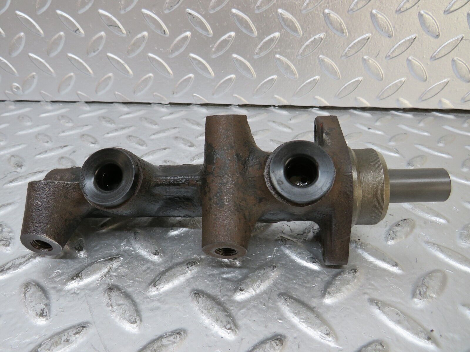 26105 Mercedes-Benz W116 450SE Brake Master Cylinder