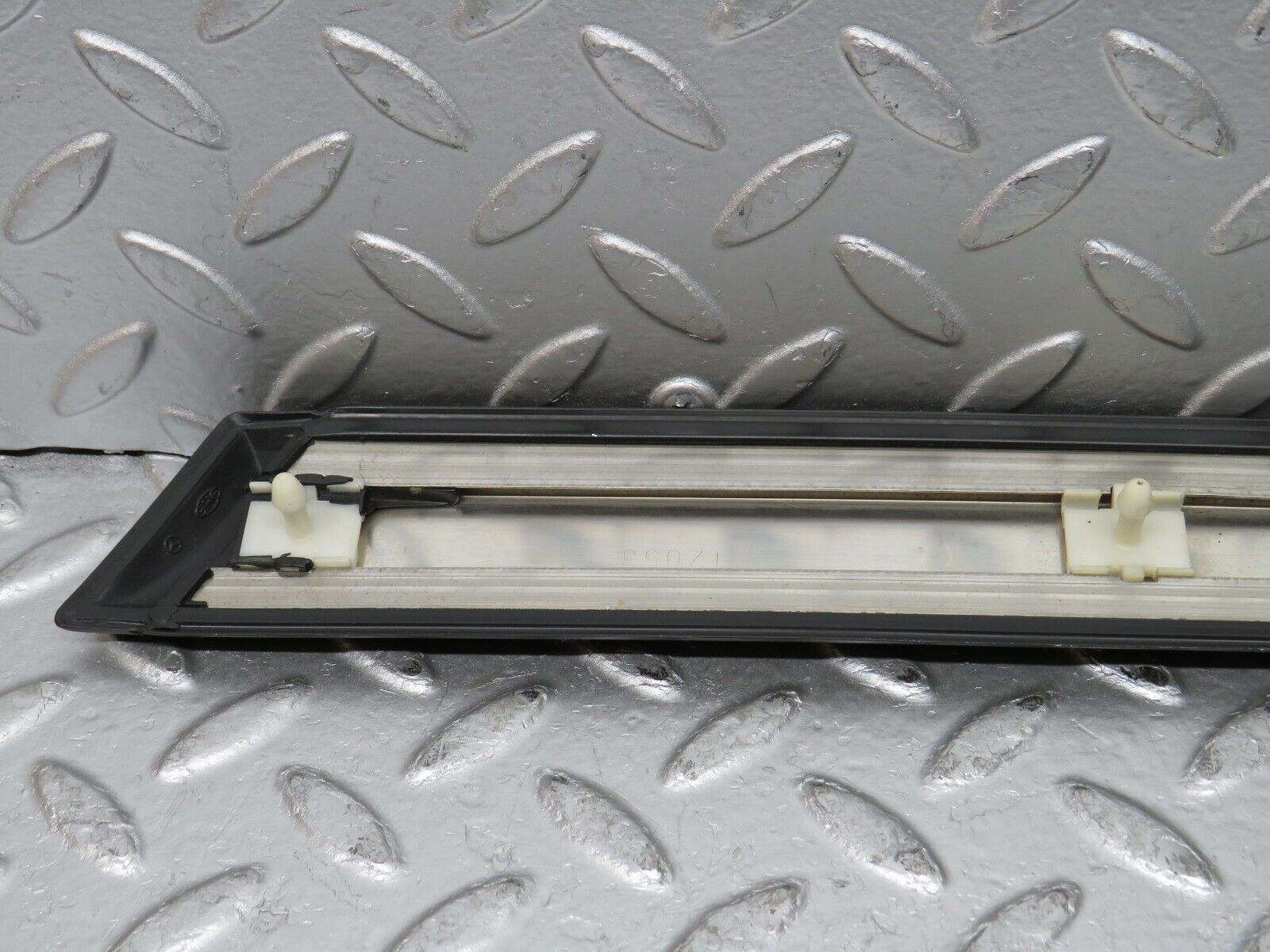 32298 Mercedes-Benz S124 300TE Wagon Front Left Fender Wing Centre Moulding Trim