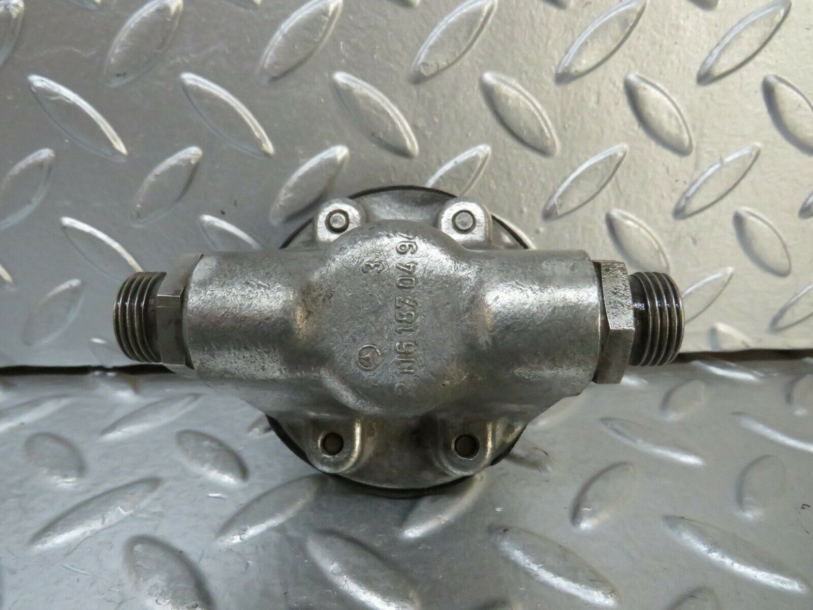 23852 Mercedes-Benz C107 450SLC Oil Pressure Damper 1161870196 1161870494