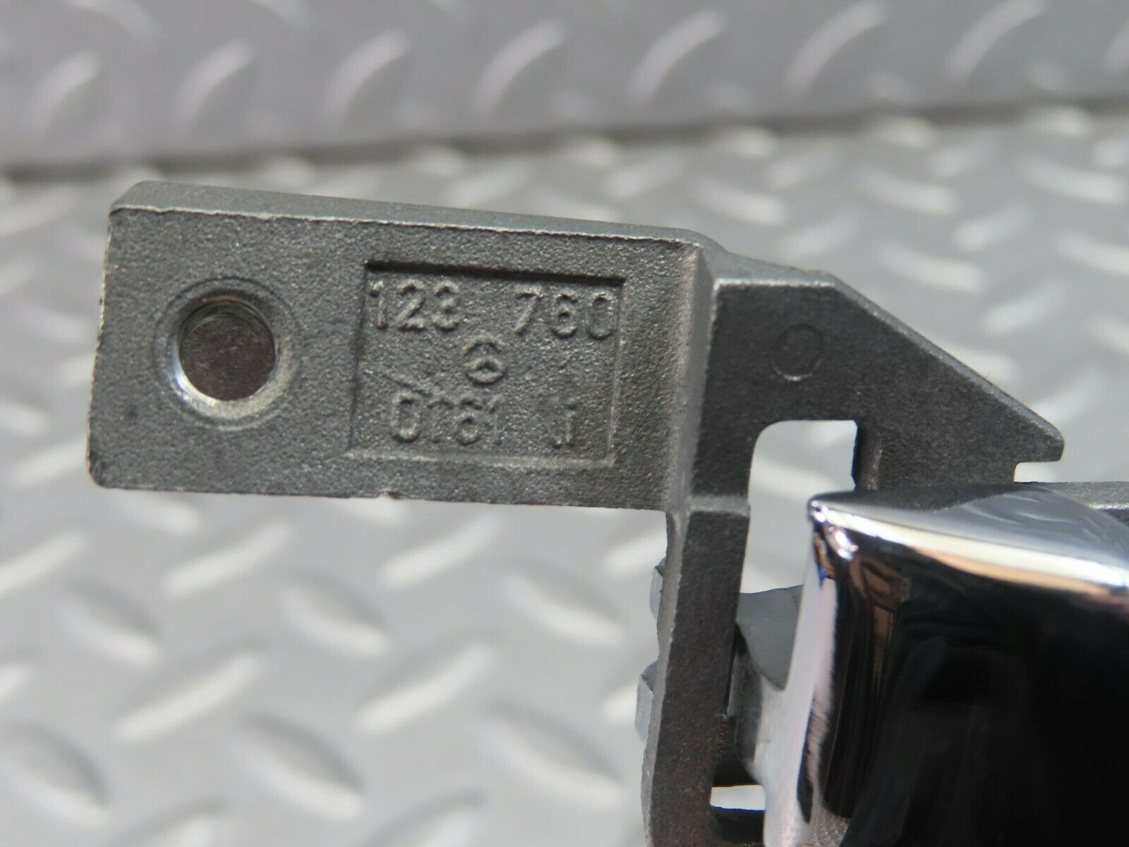 8278 Mercedes-Benz W123 Left Interior Door Handle 1237600161