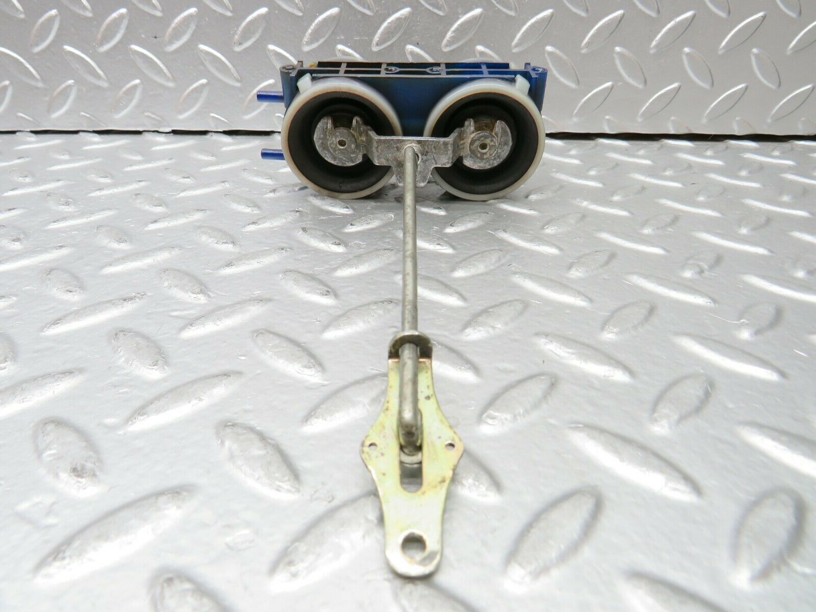 23136 Mercedes-Benz C123 230CE Coupe Door Lock Vacuum Actuator Left