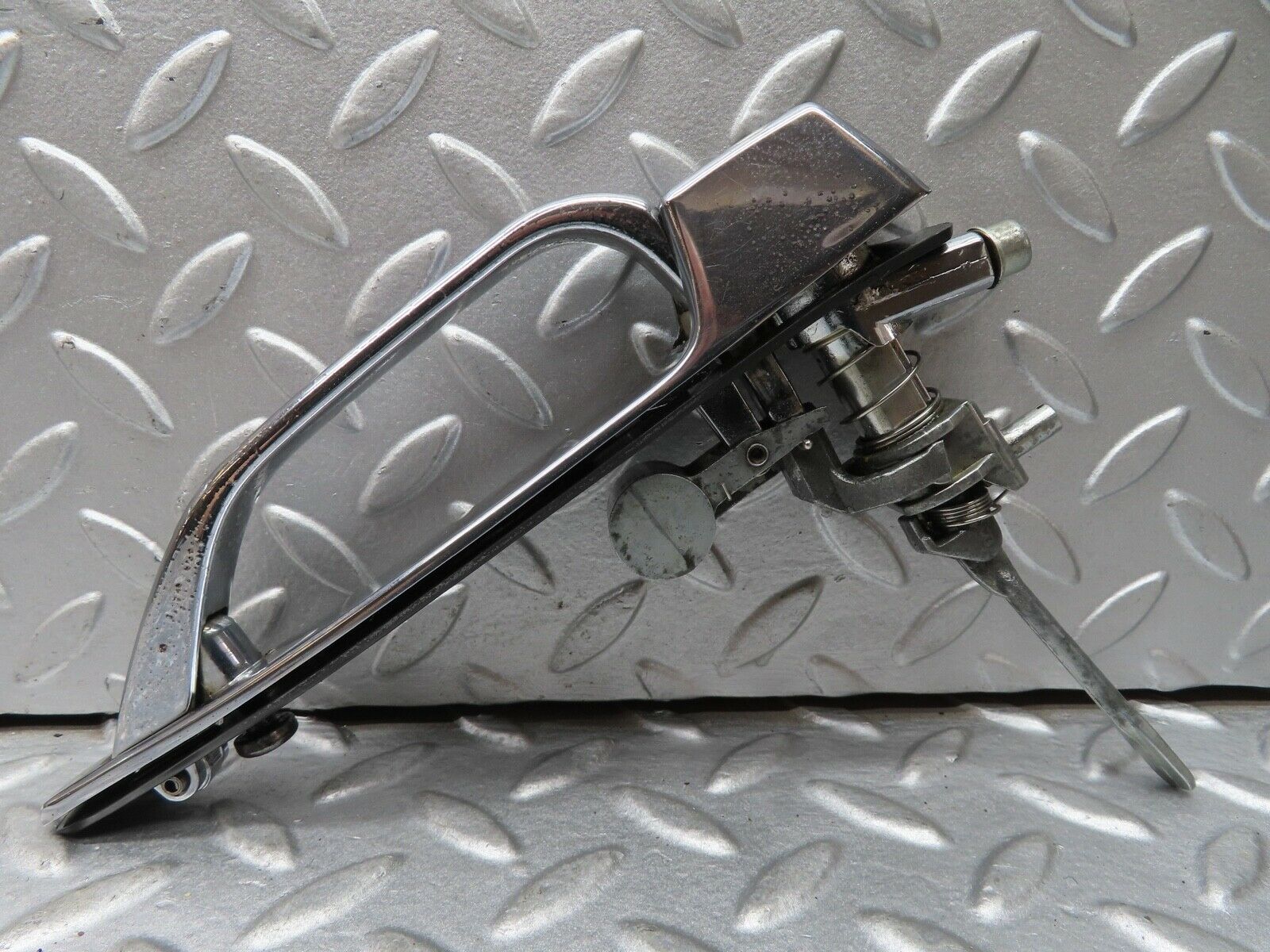 17693 Mercedes-Benz W116 450SEL Exterior Chrome Door Handle Right No Key