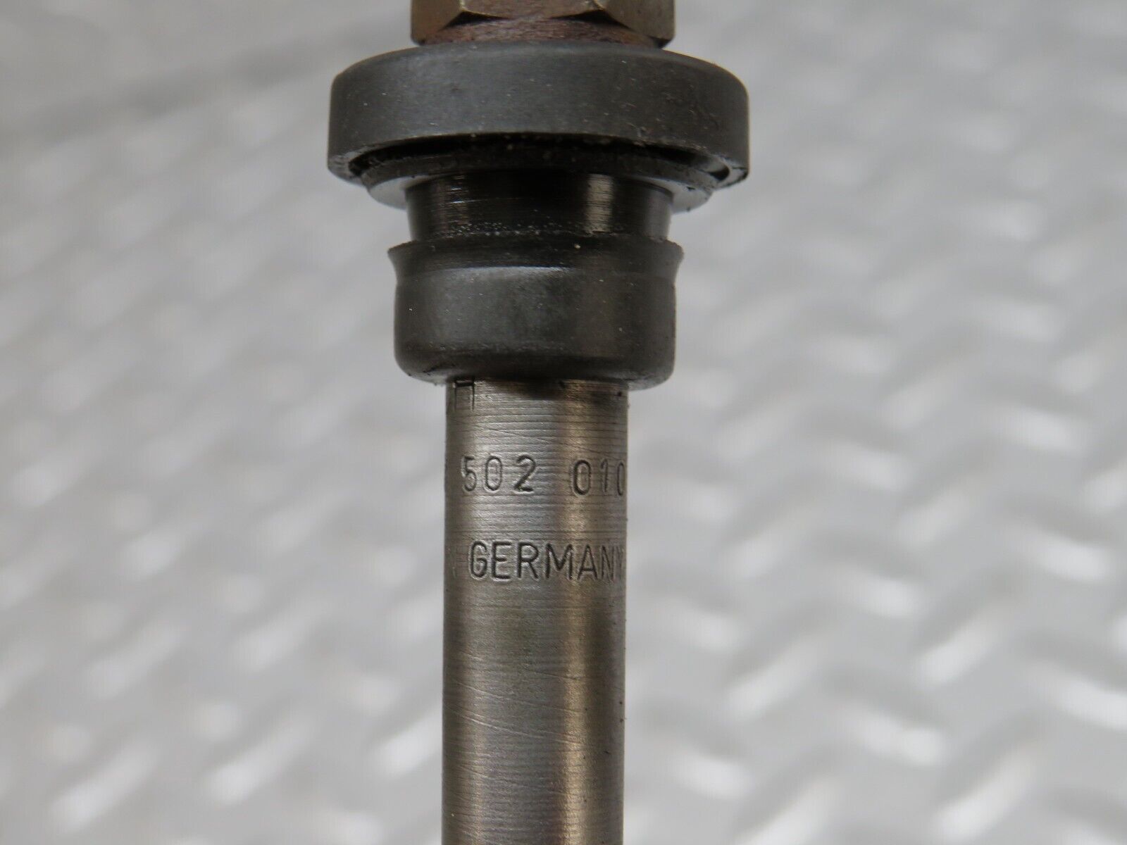 34129 Mercedes-Benz W124 260E Fuel Injector Bosch 0437502010