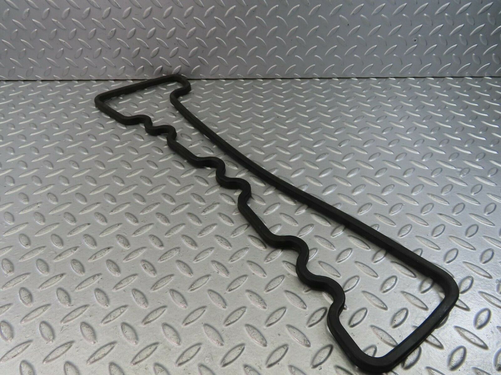 9042 Mercedes-Benz W108 Valve Cover Gasket Seal 1300160221