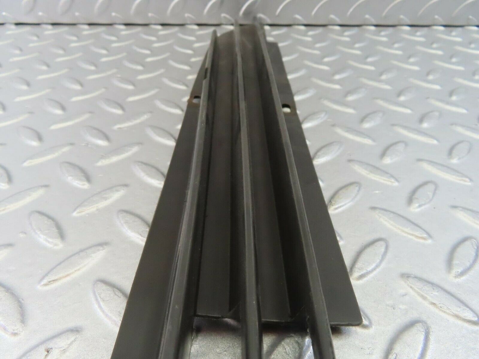 8864 Mercedes-Benz W115 Front Lower Grill Right