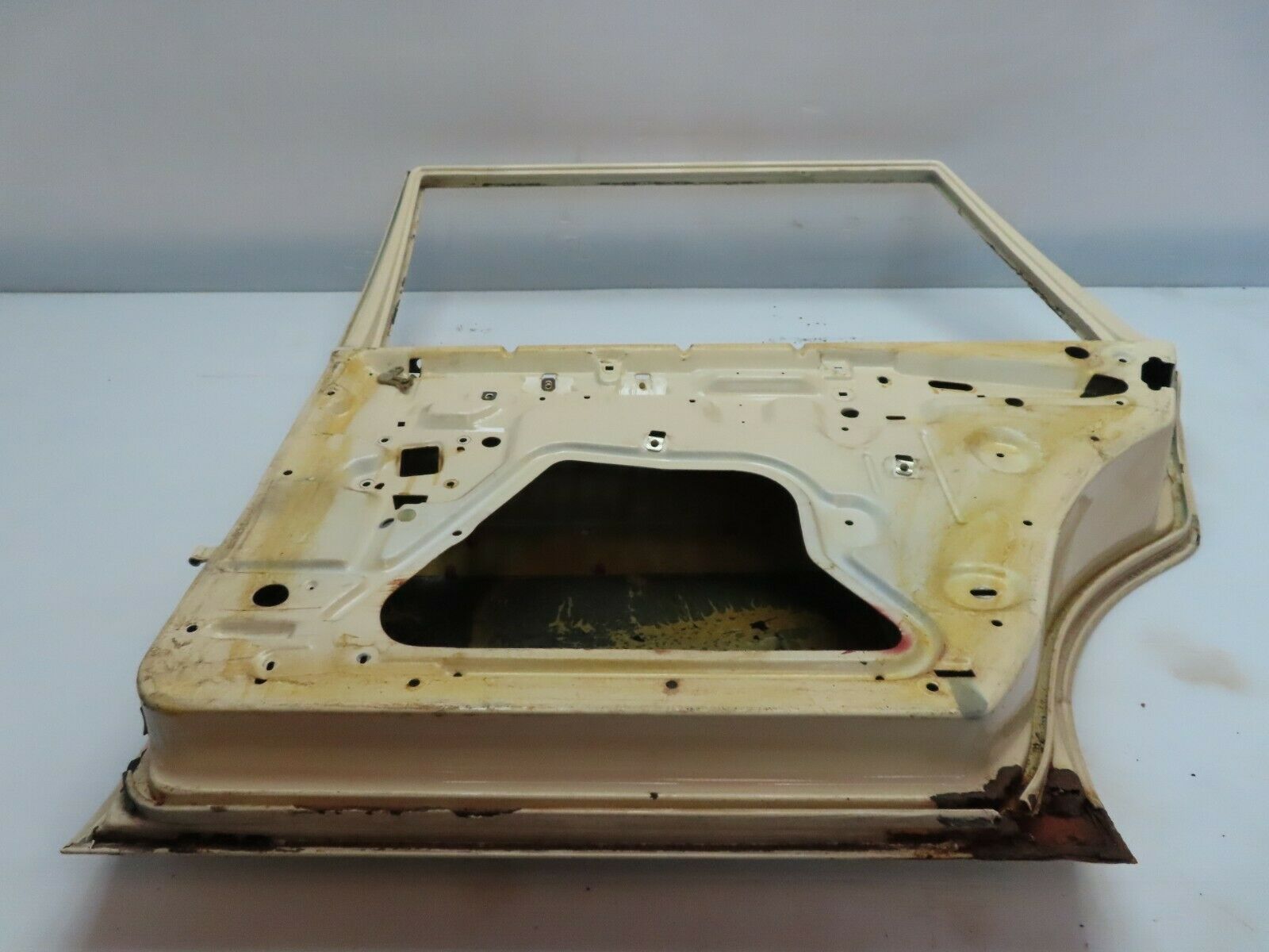 7805 Mercedes-Benz S123 230TE Wagon Rear Right Door