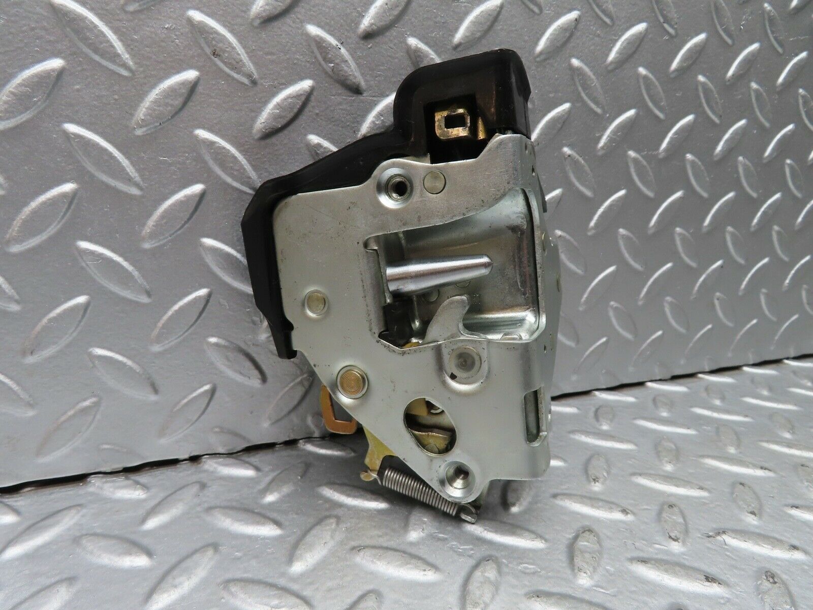 21057 Mercedes-Benz W123 230E Rear Left Door Lock Mechanism 1237330108