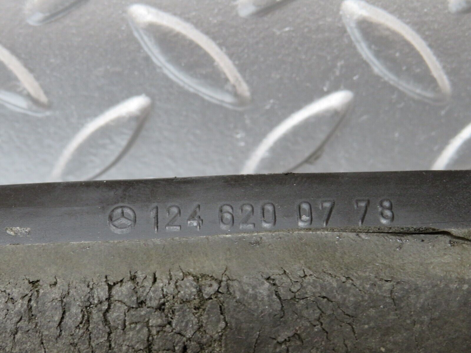 29613 Mercedes-Benz W124 230E Water Drain 1246202667 1246200978 1246200778