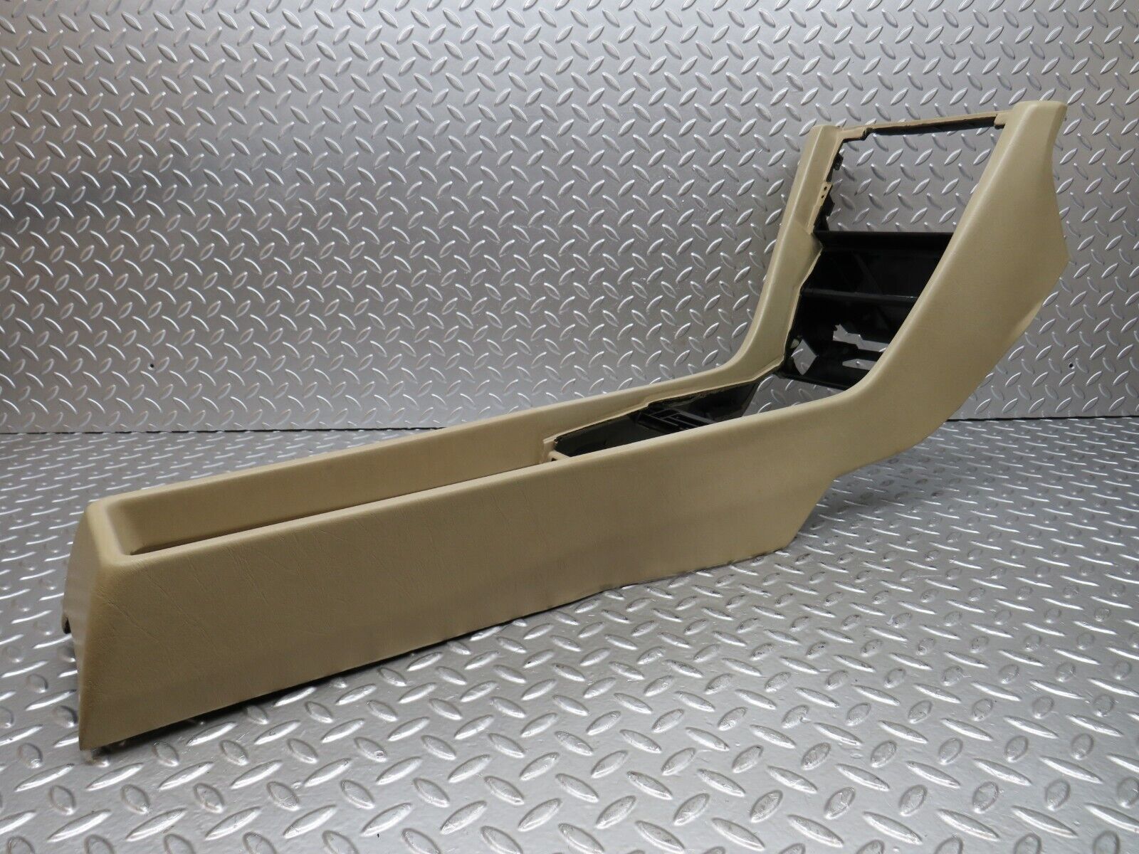 27619 Mercedes-Benz S124 300TE Wagon Centre Console Beige