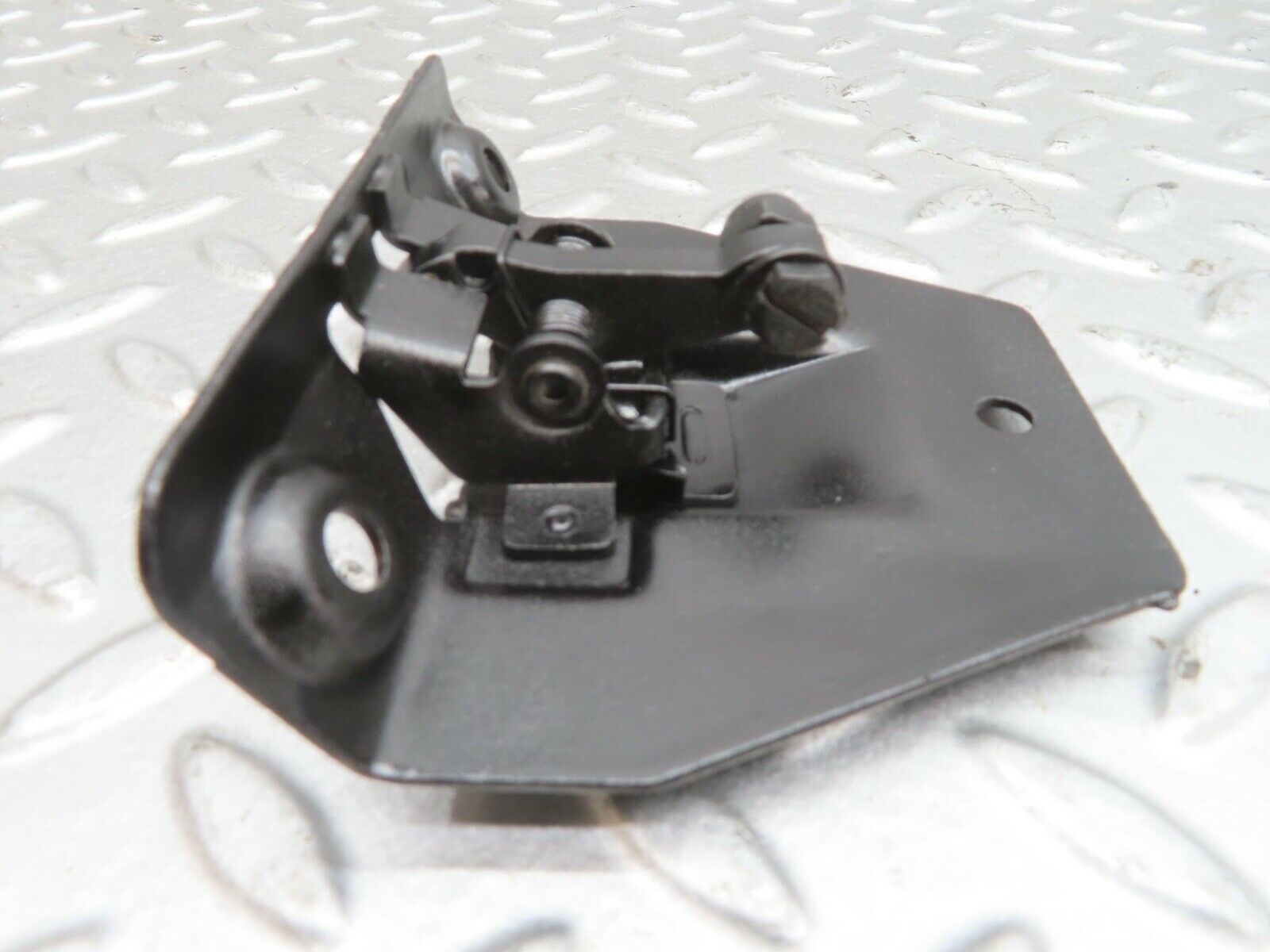 13899 Mercedes-Benz C107 280SLC Trunk Boot Lock Latch 1137500285