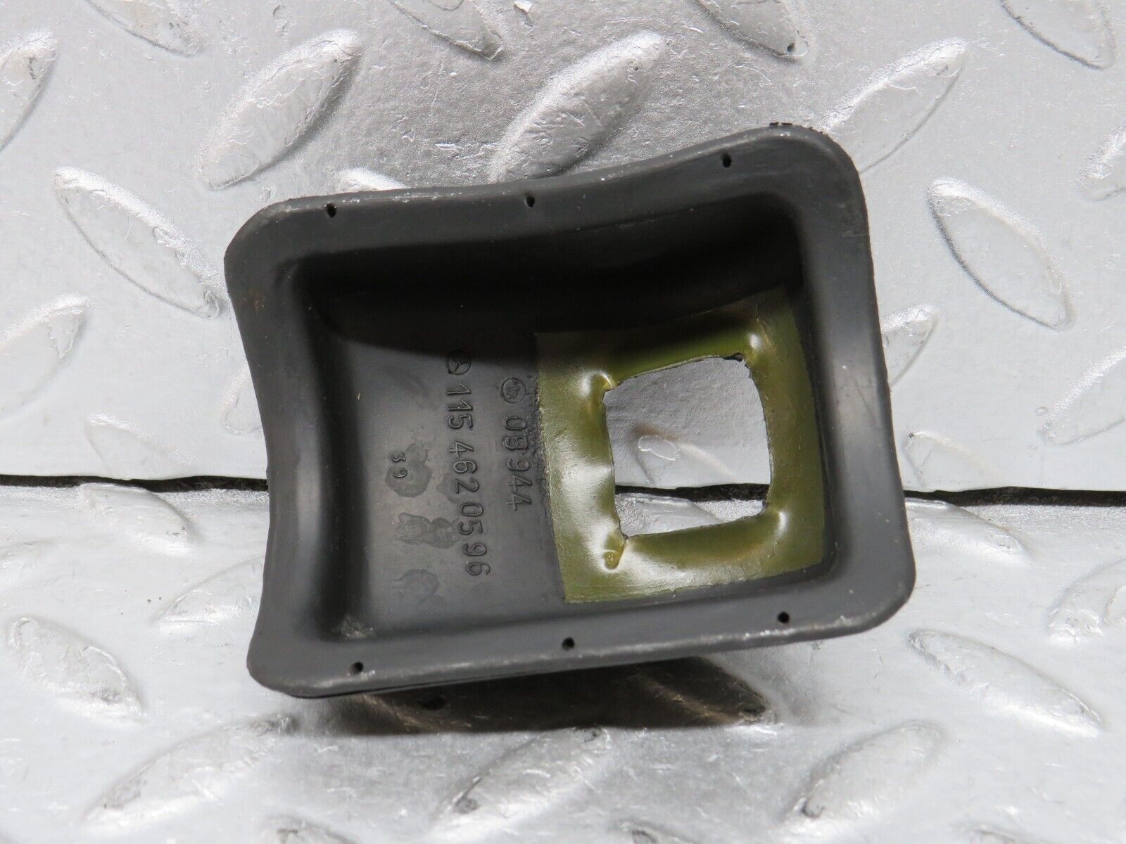 37436 Mercedes-Benz W109 300SEL Indicator Rubber Cover 1154620596