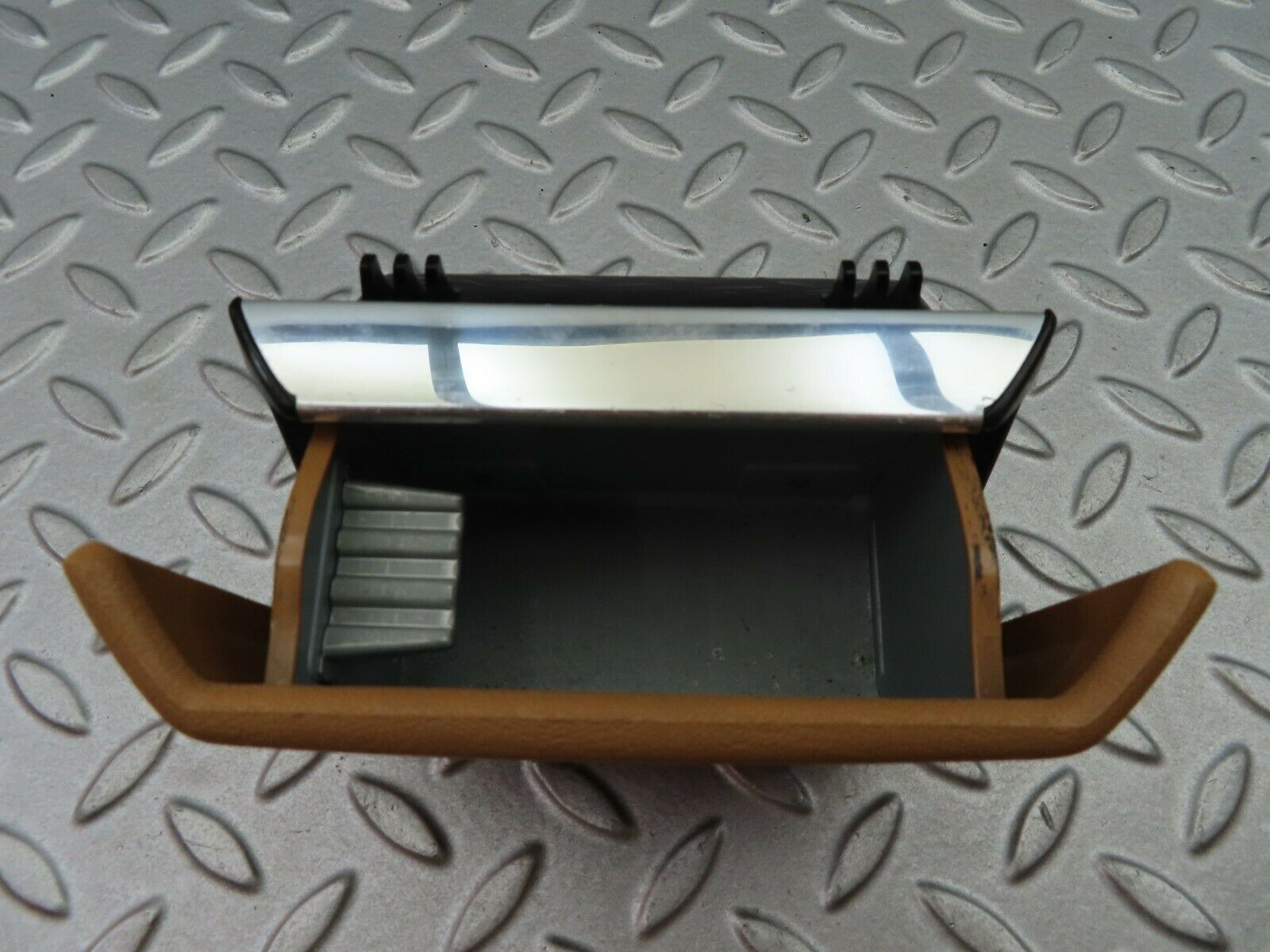 6008 Mercedes-Benz W123 200 Rear Ashtray Palomino