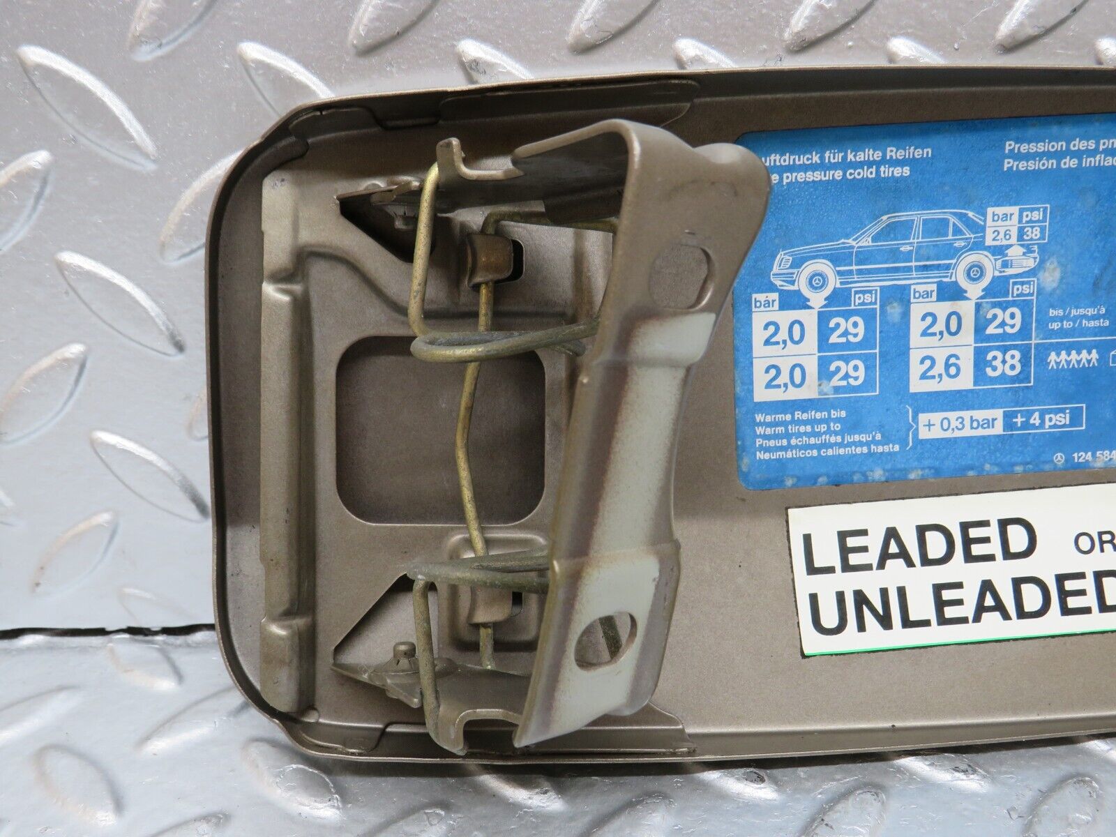 29366 Mercedes-Benz W124 230E Fuel Tank Flap Cap 1245844039