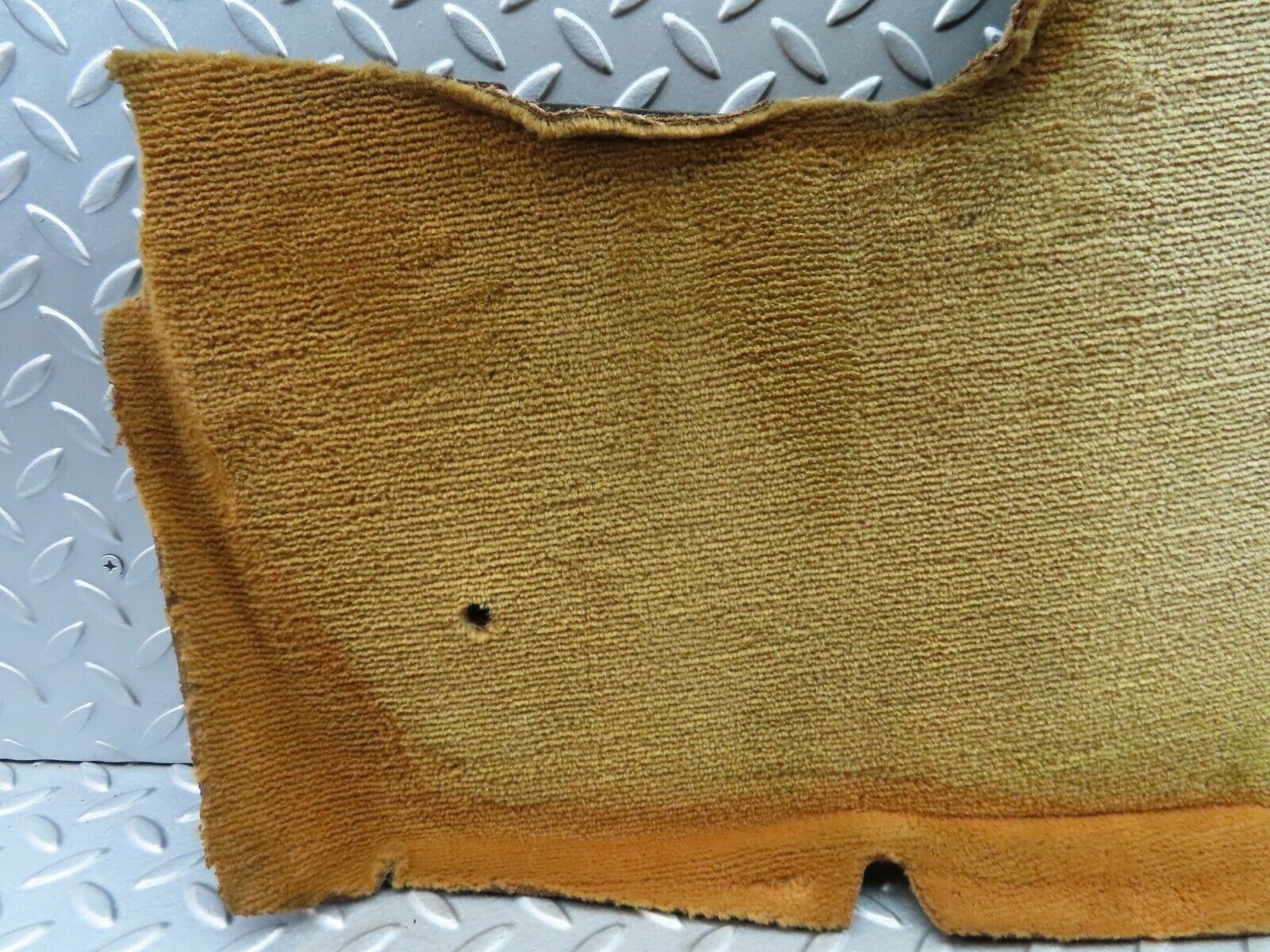 6324 Mercedes-Benz W126 380SE Centre Console Carpet Left Side Palomino