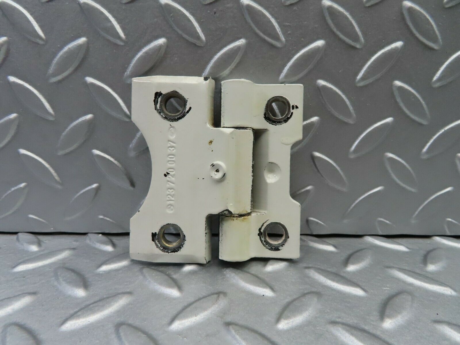 5847 Mercedes-Benz W123 200 Door Hinge 1237200037