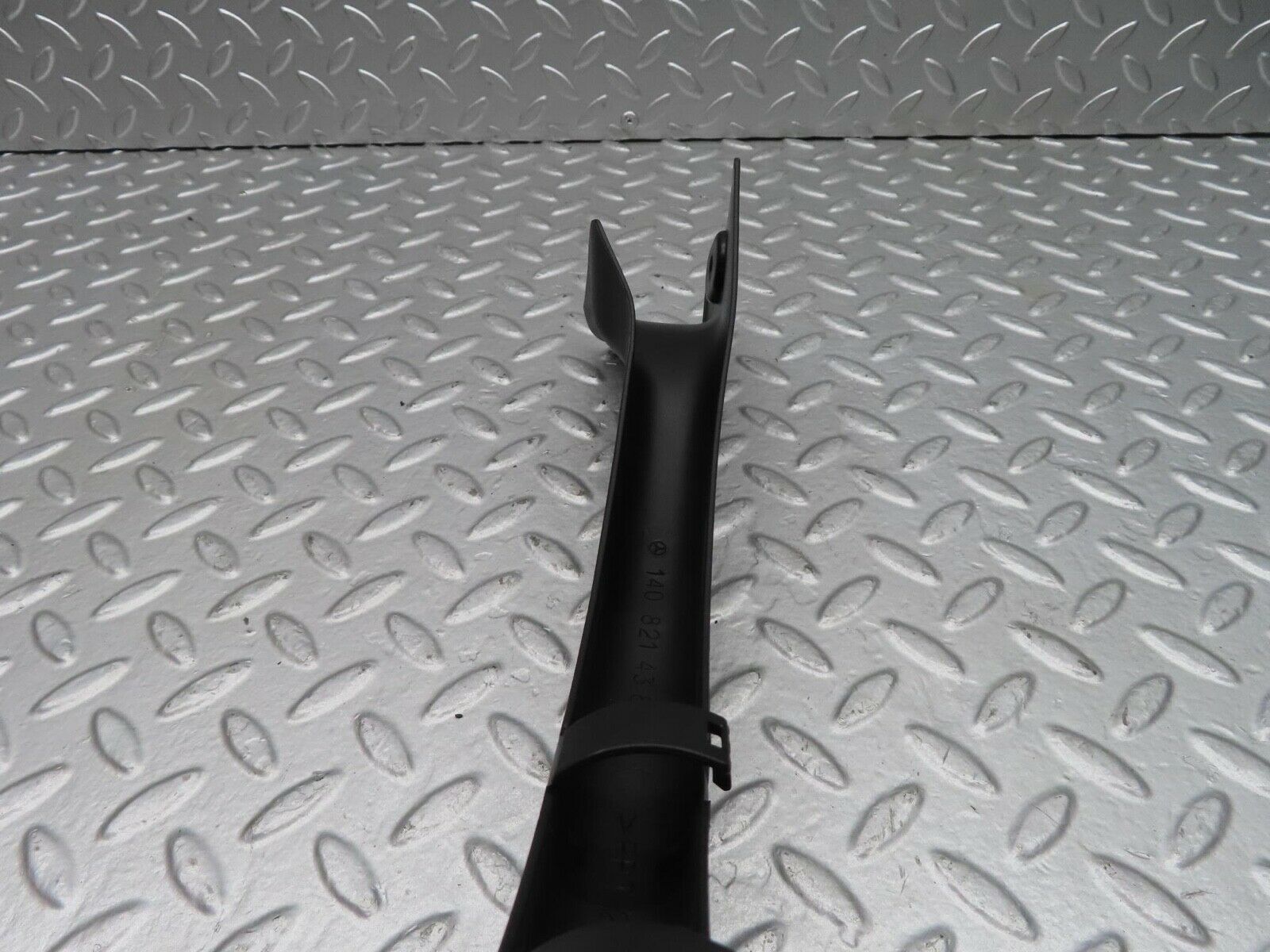 14868 Mercedes-Benz W140 S320 Boot Hinge Plastic Cover Left Side 1408214389