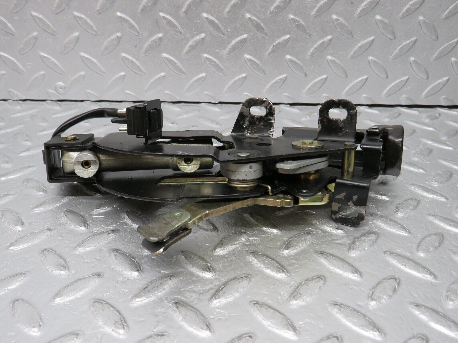 38358 Mercedes-Benz R129 280SL Coupe Rear Left Roof Lock Mechanism 1298001174