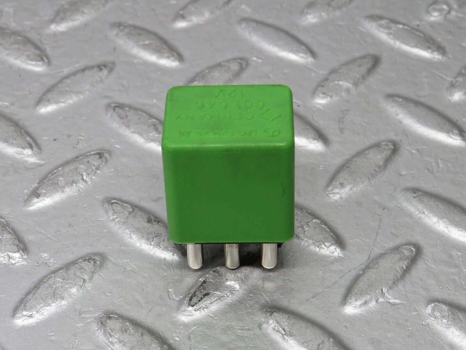 37950 Mercedes-Benz A124 320E Cabriolet Headlight Wiper Relay 1268202026