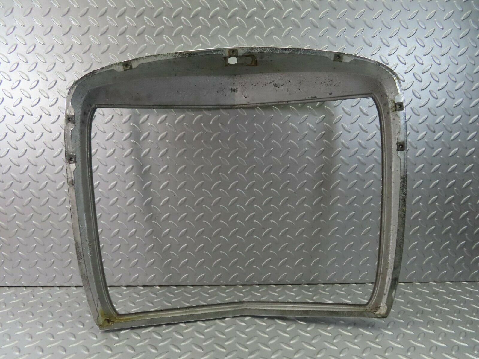 8442 Mercedes-Benz W108 Bonnet Grill Frame Chrome
