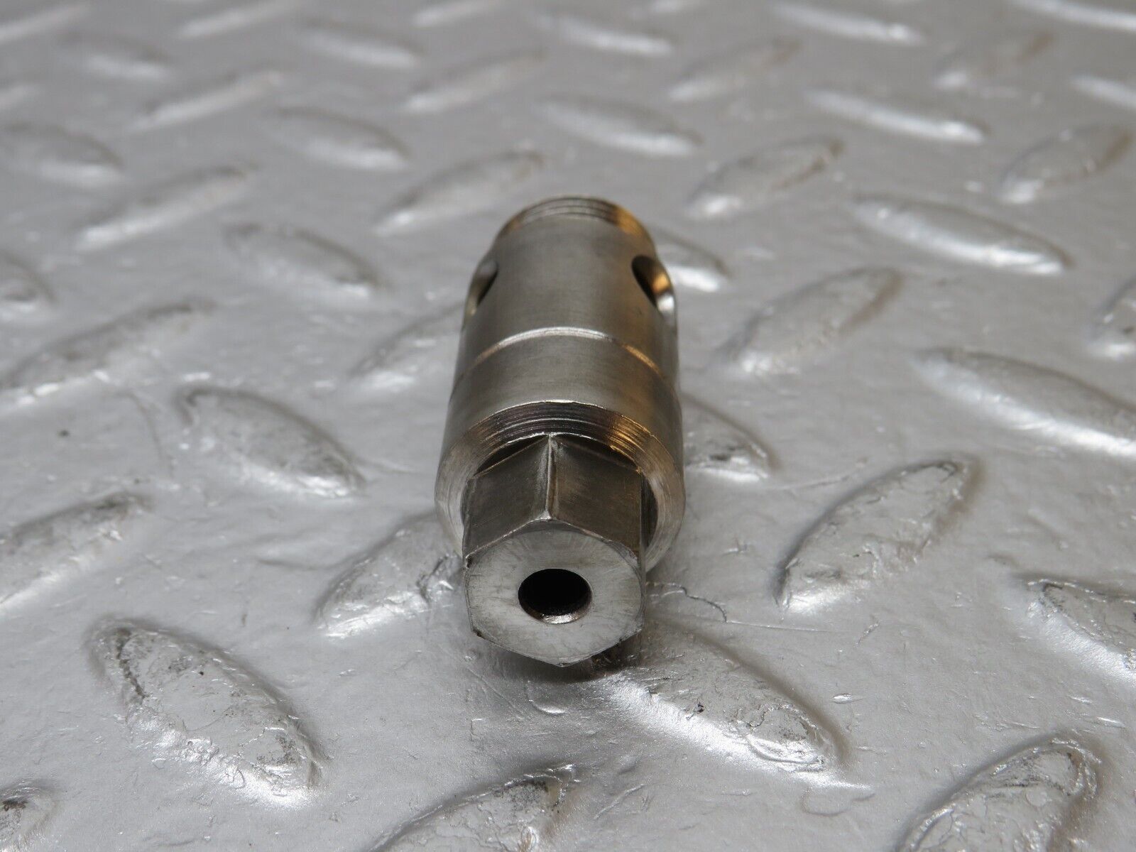 0405 Mercedes-Benz W120 180D Ponton Oil Pressure Valve