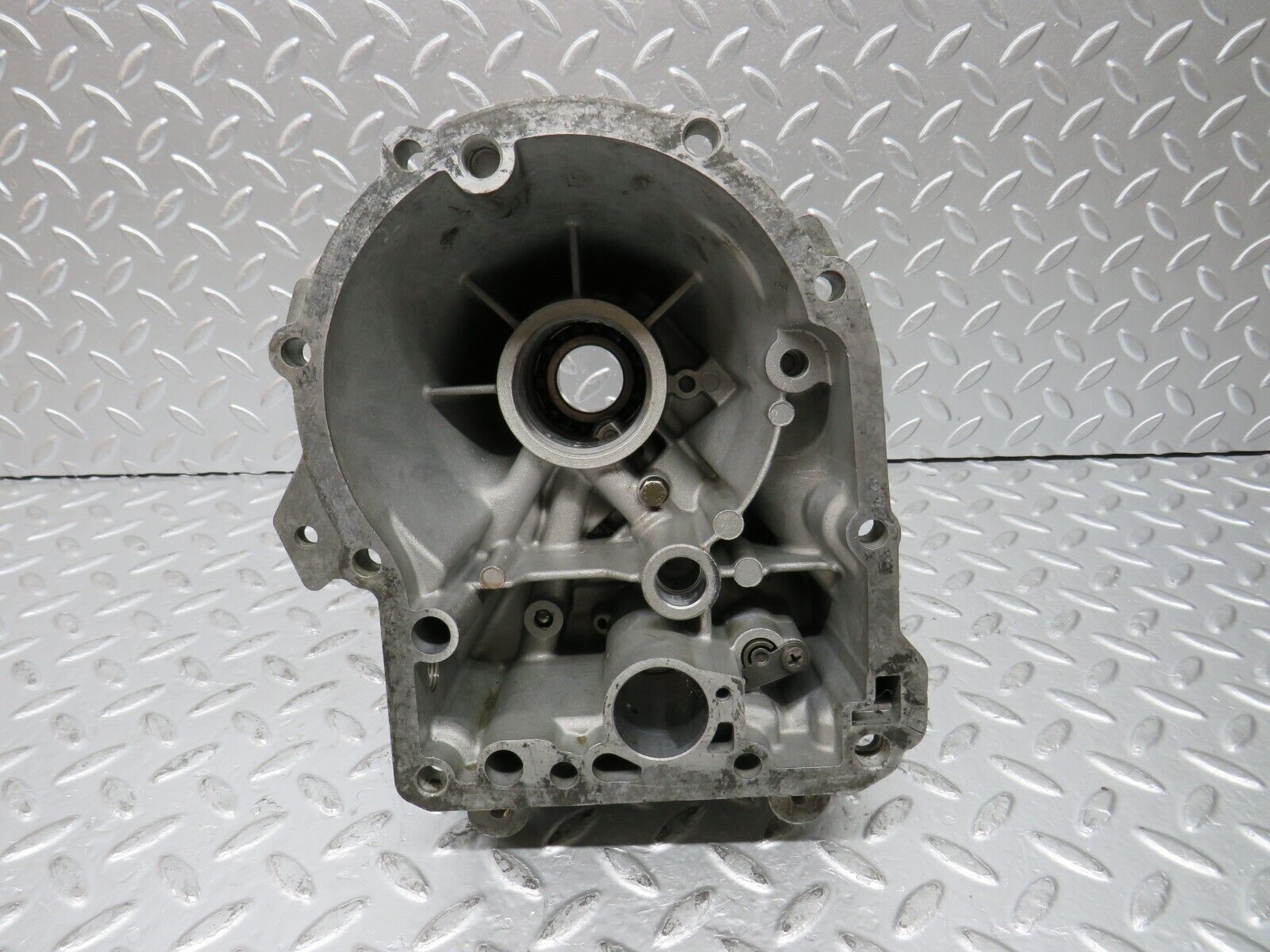 30230 Mercedes-Benz W123 230E Auto Gearbox Rear Housing 722.122 1152709311