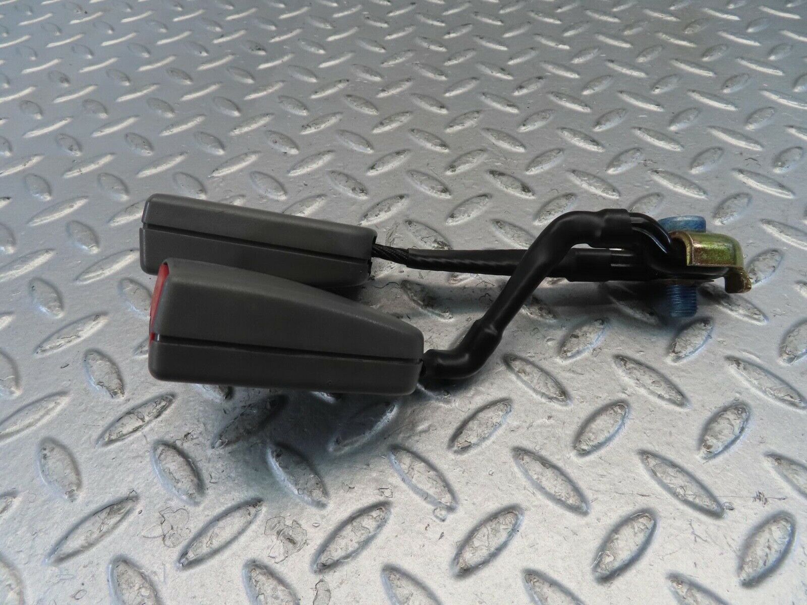 11216 Mercedes-Benz W221 S320 Rear Seat Belt Buckle 2218600269