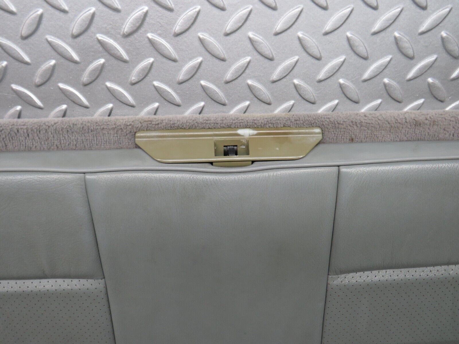 31500 Mercedes-Benz S124 220TE Wagon Third Seat Bench 1249300194