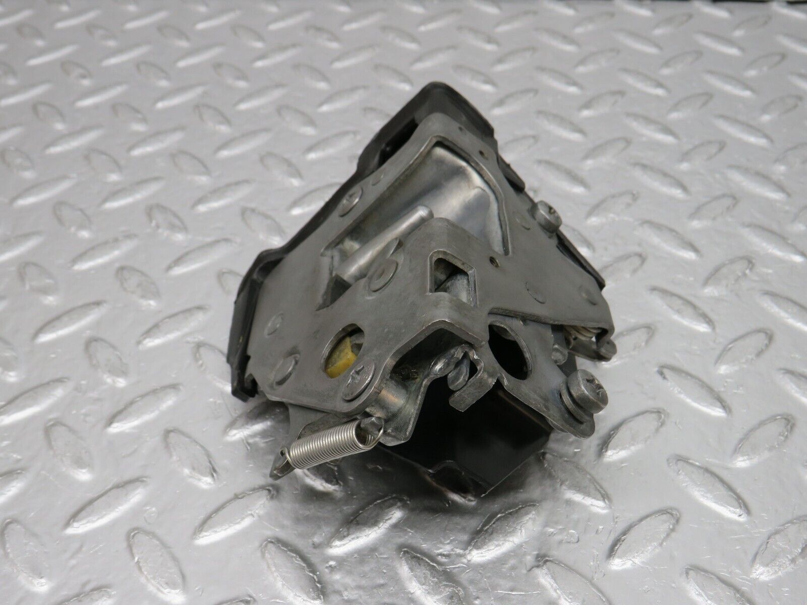 0570 Mercedes-Benz W123 230E Rear Left Door Lock Mechanism 1237330108