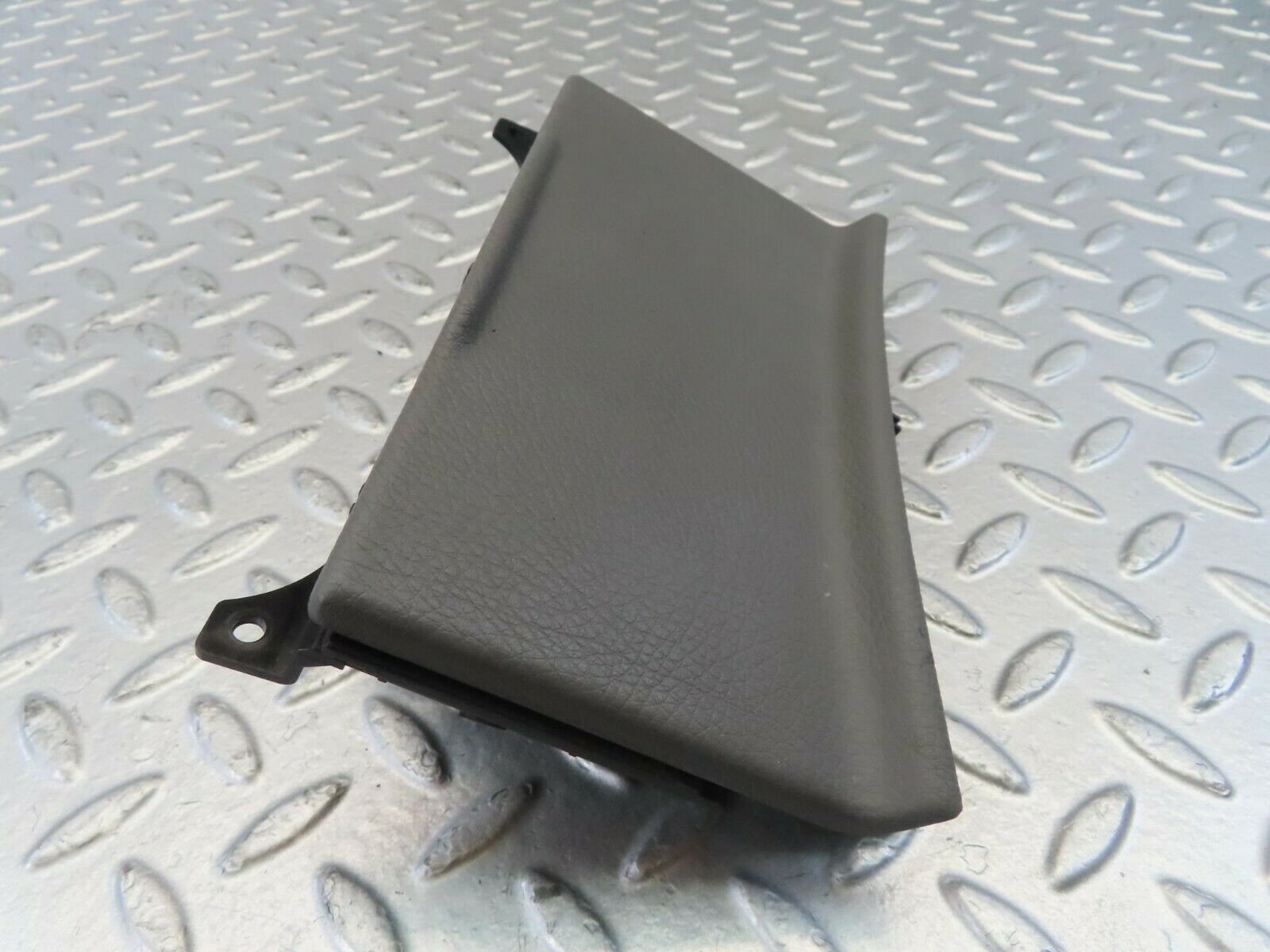 11130 Mercedes-Benz W221 S320 Ashtray 2216801652