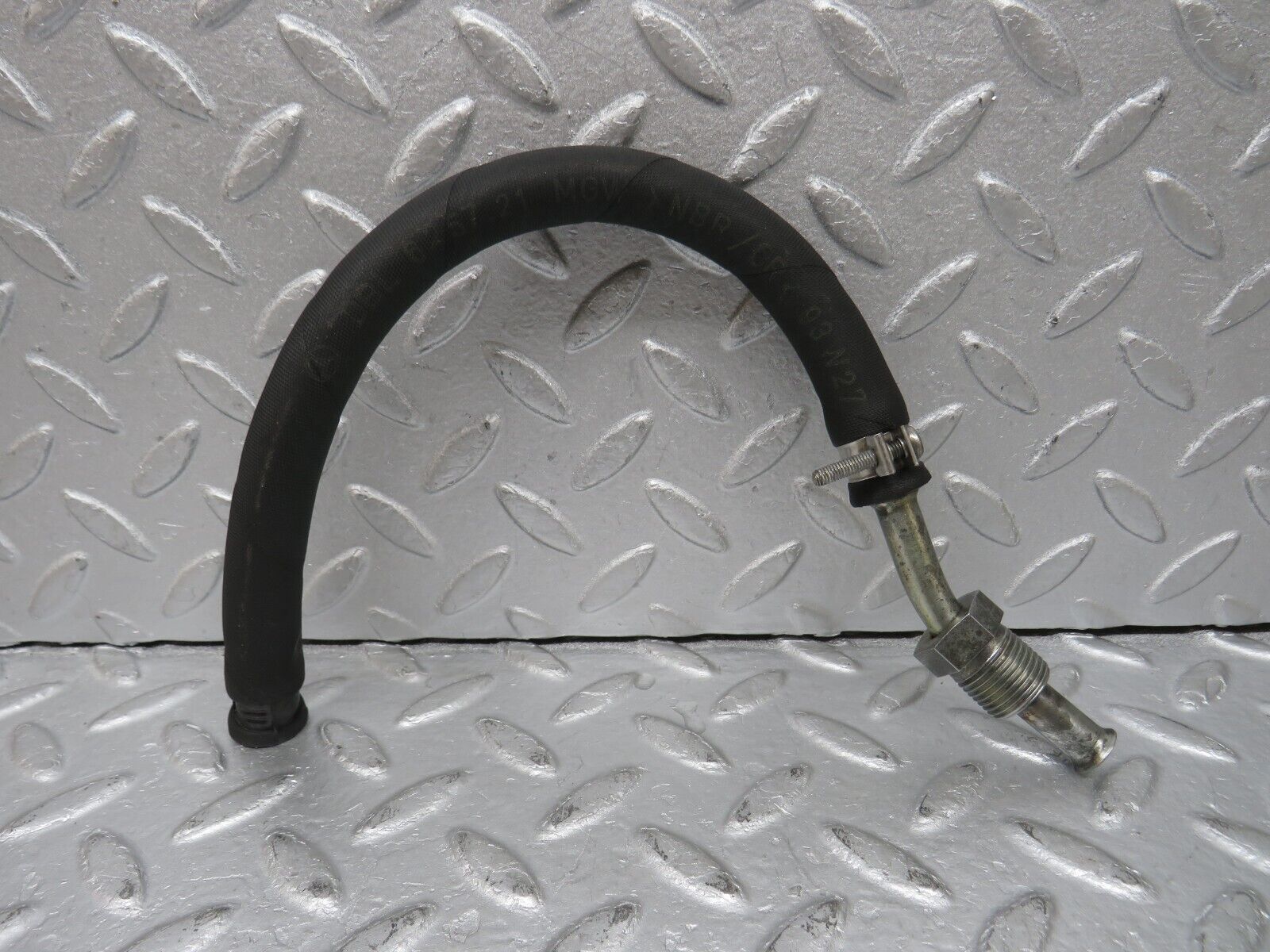 38185 Mercedes-Benz A124 320E Cabriolet Oil Cooler Hose Pipe