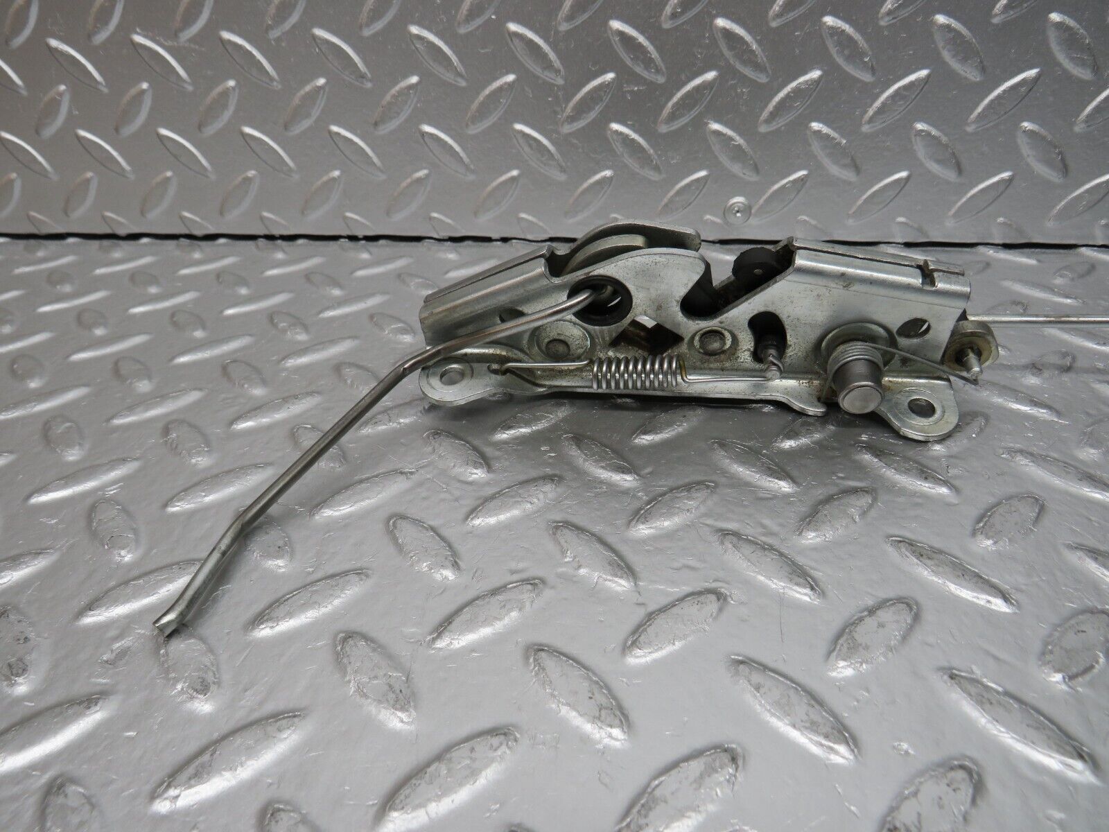 31408 Mercedes-Benz S124 220TE Wagon Rear Right Seat Bench Locking Mechanism