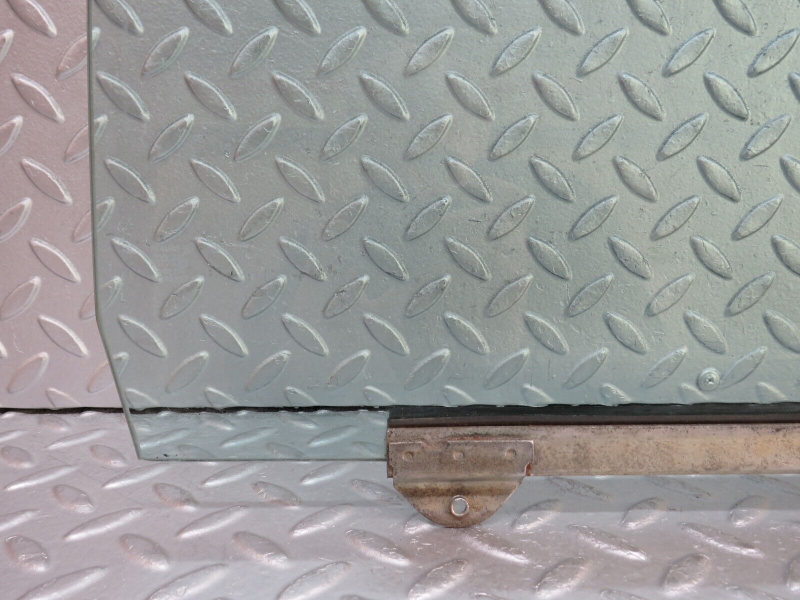 37512 Mercedes-Benz W109 300SEL Rear Right Door Window Glass