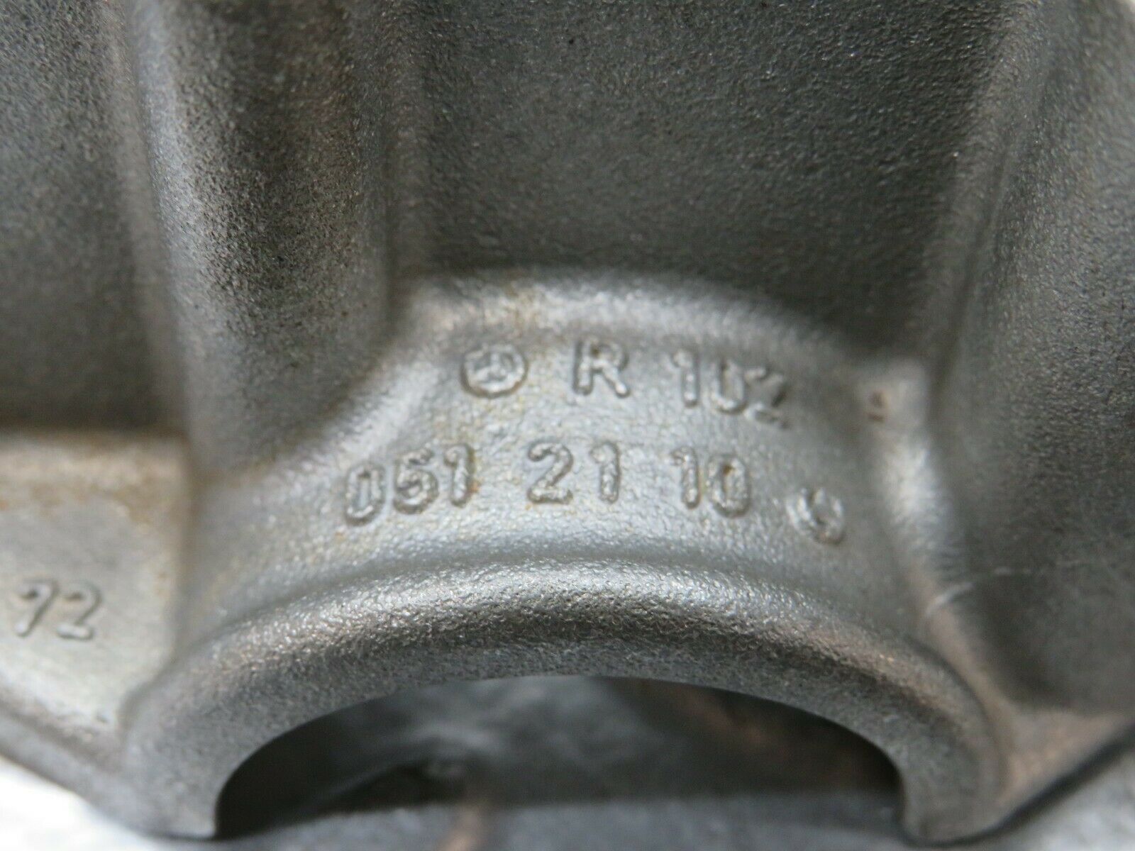 23070 Mercedes-Benz C123 230CE Coupe Rocker Arms Camshaft Bearing Block 1020510110