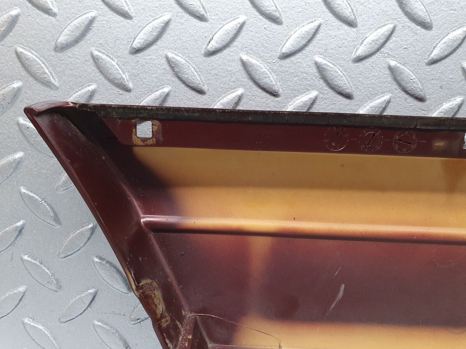 40939 Mercedes-Benz W126 300SE Front Right Fender Wing Moulding Trim 1266903640