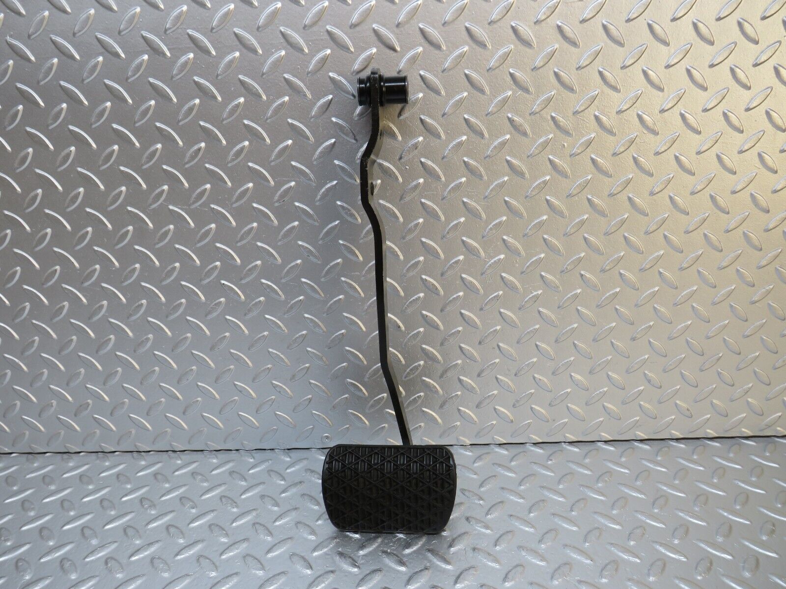 32241 Mercedes-Benz W123 230E Brake Pedal With Rubber 1232910082