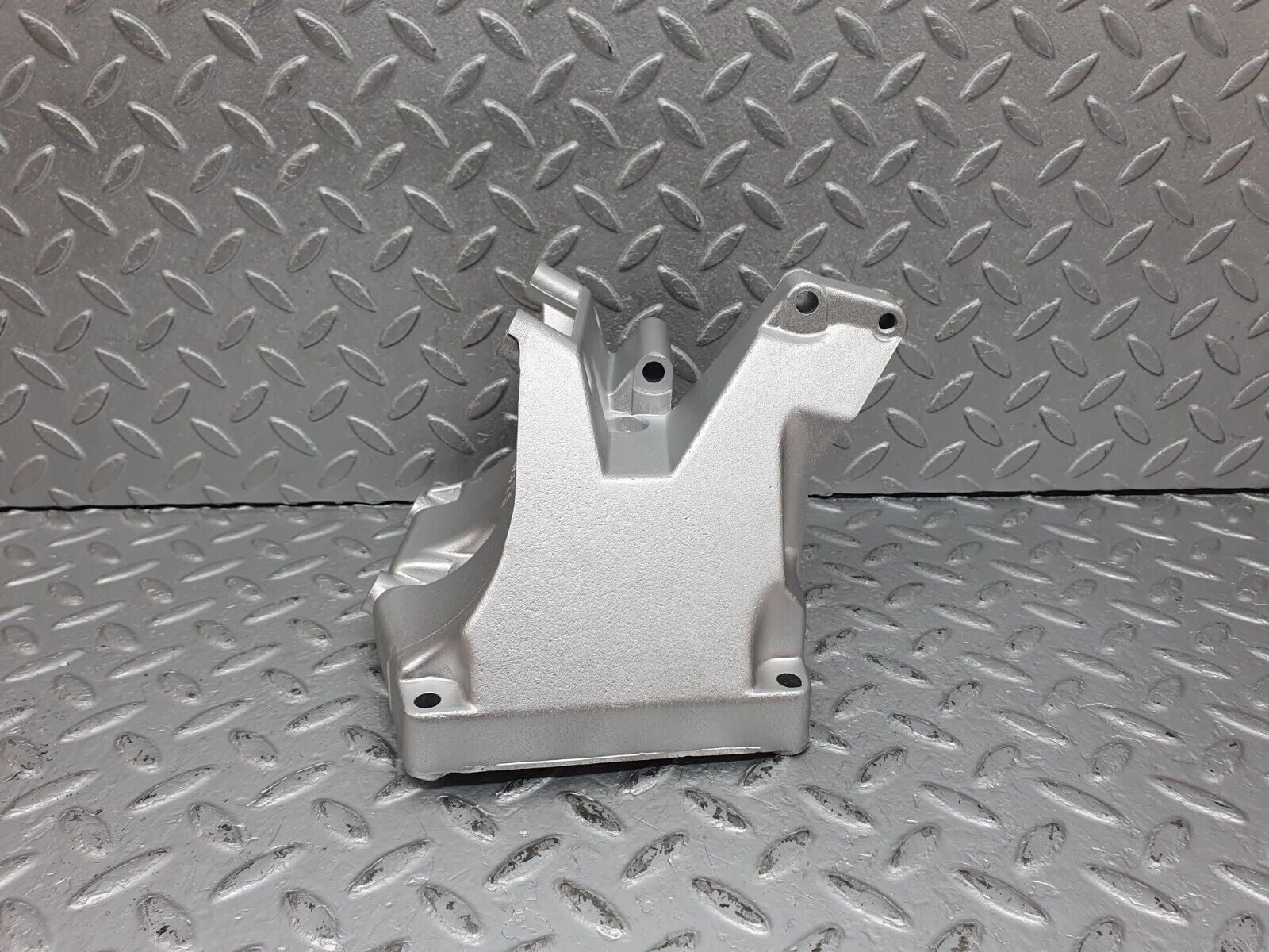 41213 Mercedes-Benz W126 300SE Power Steering Pump Bracket 1264660641